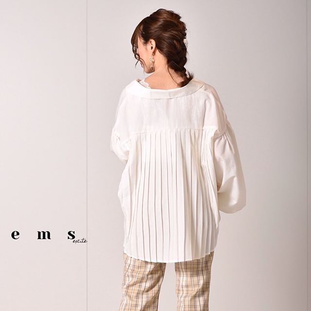 ︎﻿後ろ姿も完璧﻿サラッとした着心地も嬉しいポイント﻿————————————————﻿EP055823B001﻿バックプリーツシャツ﻿¥2500+tax﻿﻿﻿﻿﻿﻿﻿﻿﻿﻿#emsexcite #エムズエキサイト﻿#emsexciteコーデ