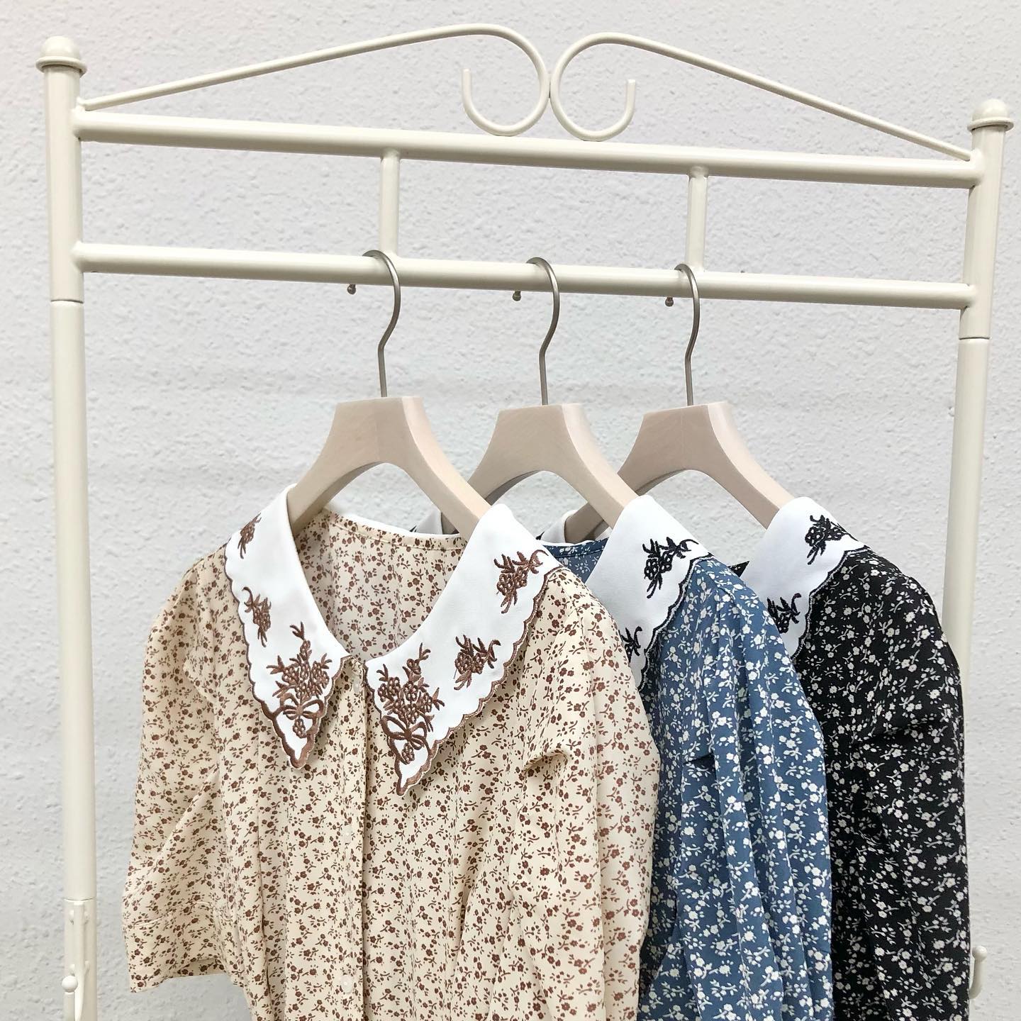 ︎﻿ヴィンテージライクな刺繍襟が﻿ポイントのワンピース?﻿#おしゃピク にもオススメ！﻿アイボリーはキャミsetなので透ける﻿心配なくご着用頂けます！﻿————————————————﻿EM142122T001﻿刺繍襟ヴィンテージライクワンピース﻿￥4290 with tax﻿﻿﻿#emsexcite #エムズエキサイト﻿#emsexciteコーデ#ootd#code﻿#春服#プチプラ#プチプラコーデ﻿#刺繍#刺繍襟#ヴィンテージライク﻿#ワンピース#ワンピ#ガーリー﻿#ピクニック#おしゃピクもどき﻿#フレンチガーリー#ガーリーコーデ﻿#春コーデ#新作#人気アイテム