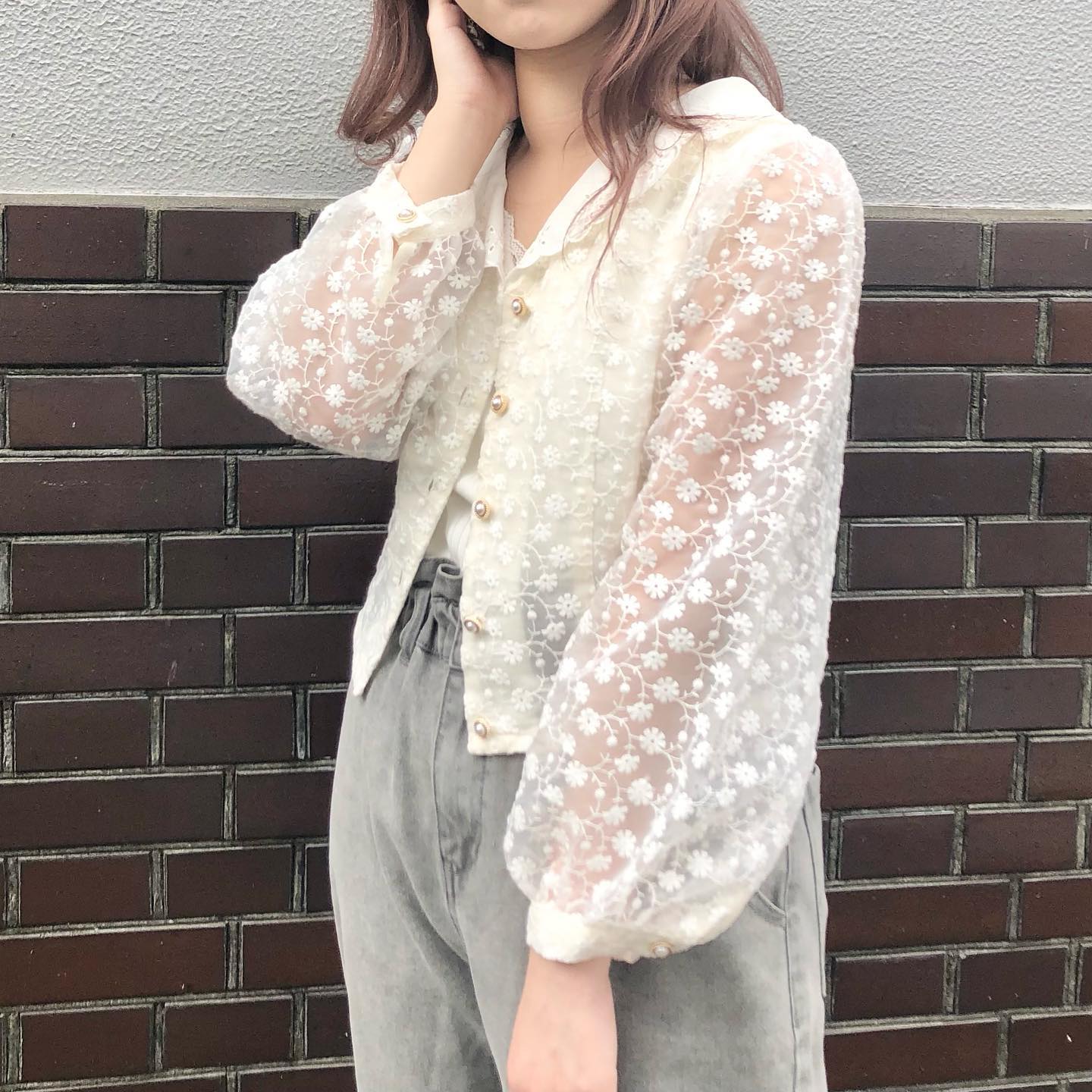 ︎今週店頭入荷の新作ブラウス人気の花刺繍ブラウスが袖丈を変えて入荷致しました前開きでシャツ風に着こなすのもオススメ！————————————————EF142123T001花刺繍えりブラウス￥3190 with tax⁡⁡⁡#emsexcite #エムズエキサイト#emsexciteコーデ#ootd#code#秋服#プチプラ#プチプラコーデ#秋コーデ#新作#人気アイテ厶#ブラウス#刺繍ブラウス#襟#フラワー刺繍#羽織り#シャツ#透け感#シアー#トレンドファッション#フレンチガーリー#参戦服#量産型#韓国コーデ