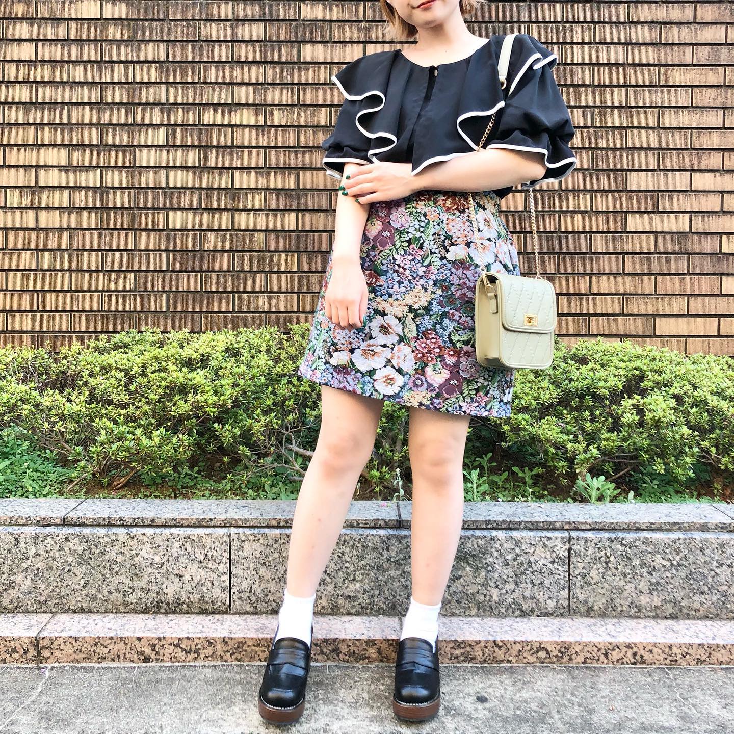 ︎新作のミニスカートコーデが一気に秋見えします