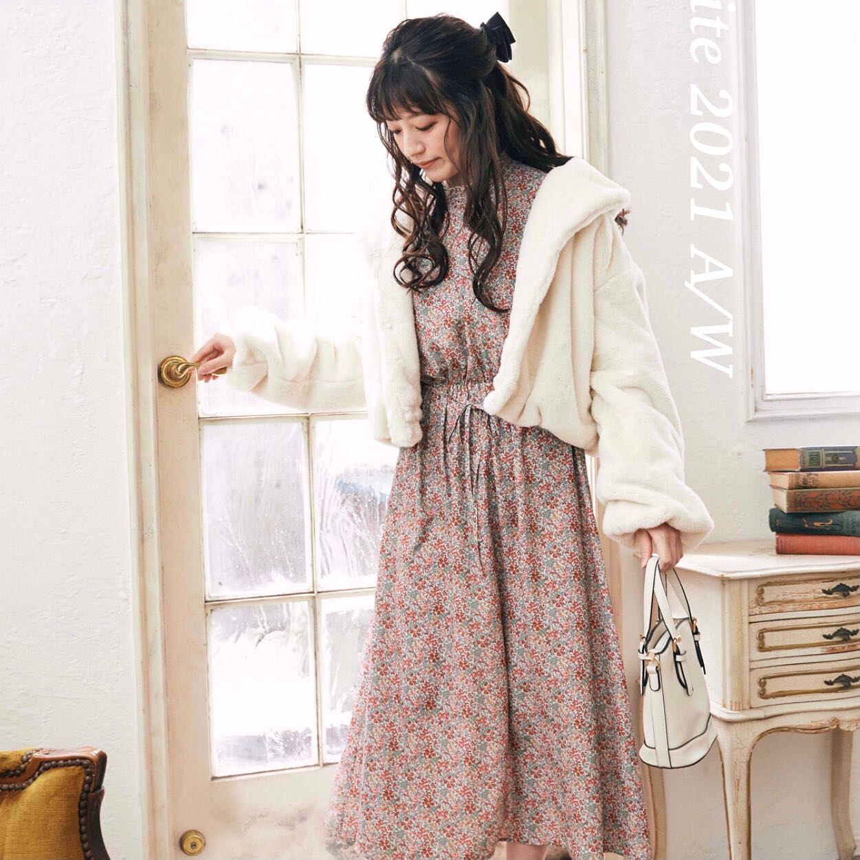 emsexcite 2021ｰ2022 A/W⁡Theme 〜Classical vintage〜 クラシカルヴィンテージ⁡クラシカルヴィンテージ、様々な時代の伝統的価値エドワーディアン感じる装飾贅沢なドレープと紅茶の香り格式高い純潔なパール釦⁡時代を超えトレンドと溶け合い新たな物語を贈ります⁡model  @krm.__.mrk ⁡onepiece 袖シャーリング花柄ワンピース ￥3190⁡Outerエコファージャケット ￥4290⁡cardiganケーブルショートカーデ ￥3190⁡⁡#emsexcite#emsexciteコーデ#emsexcite_aw #ems_mila #エムズエキサイト#classicalvintage#aw#秋服#冬服#クラシカルヴィンテージ#フレンチガーリー#ガーリーコーデ#トレンドファッション#プチプラコーデ