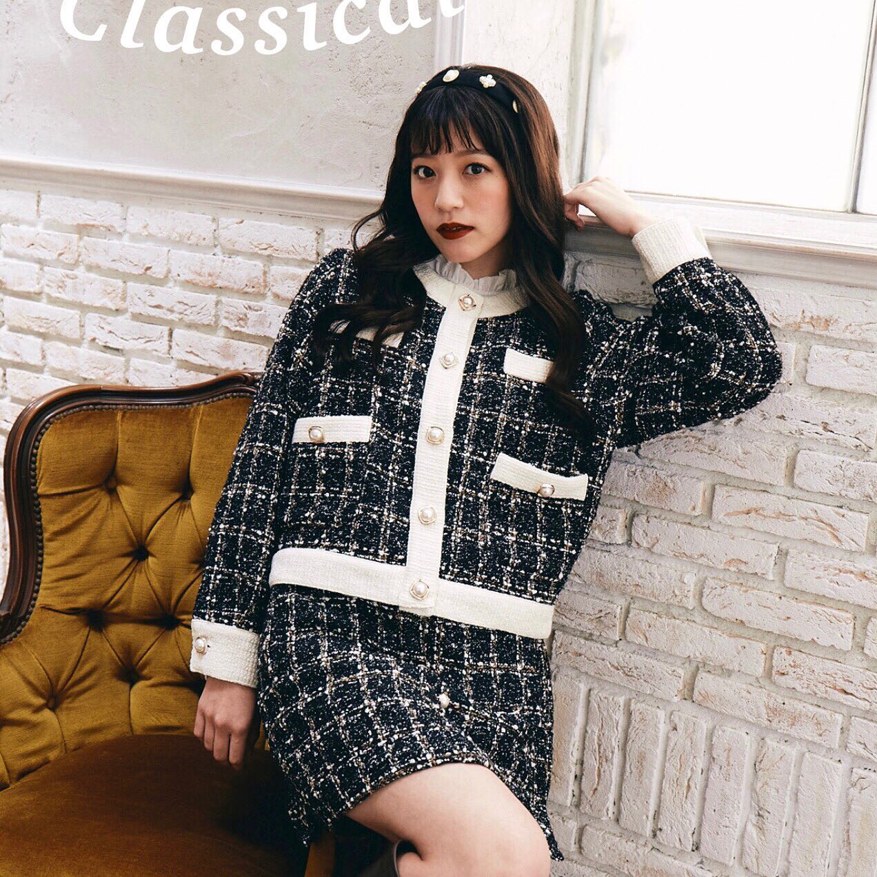 emsexcite 2021ｰ2022 A/W⁡Theme 〜Classical vintage〜 クラシカルヴィンテージ⁡クラシカルヴィンテージ、様々な時代の伝統的価値エドワーディアン感じる装飾贅沢なドレープと紅茶の香り格式高い純潔なパール釦⁡時代を超えトレンドと溶け合い新たな物語を贈ります⁡model  @krm.__.mrk ⁡Outerバイカラージャケット￥5390⁡skirtパール釦ツイードミニスカート　¥2530⁡⁡⁡#emsexcite#emsexciteコーデ#emsexcite_aw #ems_mila #エムズエキサイト#classicalvintage#aw#秋服#冬服#クラシカルヴィンテージ#フレンチガーリー#ガーリーコーデ#トレンドファッション#プチプラコーデ#ツイード#セットアップ