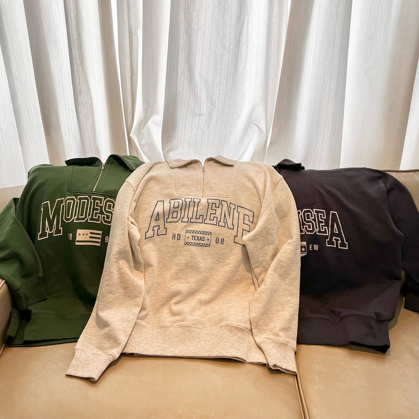 ♡店頭入荷中のロゴトレーナーハーフzipで韓国っぽストリートコーデがお好きな方にオススメ！————————————————EP254011T002ハーフZIPロゴトレーナー¥3190 with tax⁡⁡#emsexcite #エムズエキサイト#emsexciteコーデ#ootd#code#春服#プチプラ#プチプラコーデ#春コーデ#新作#人気アイテム#ハーフzip#ロゴトレーナー#ビッグシルエット#ロゴ#海外ガール#春ファッション#韓国ストリート#オソロコーデ#韓国コーデ#韓国ファッション#きょこ#量産型#ライブ参戦#トレンドファッション#参戦服⁡⁡