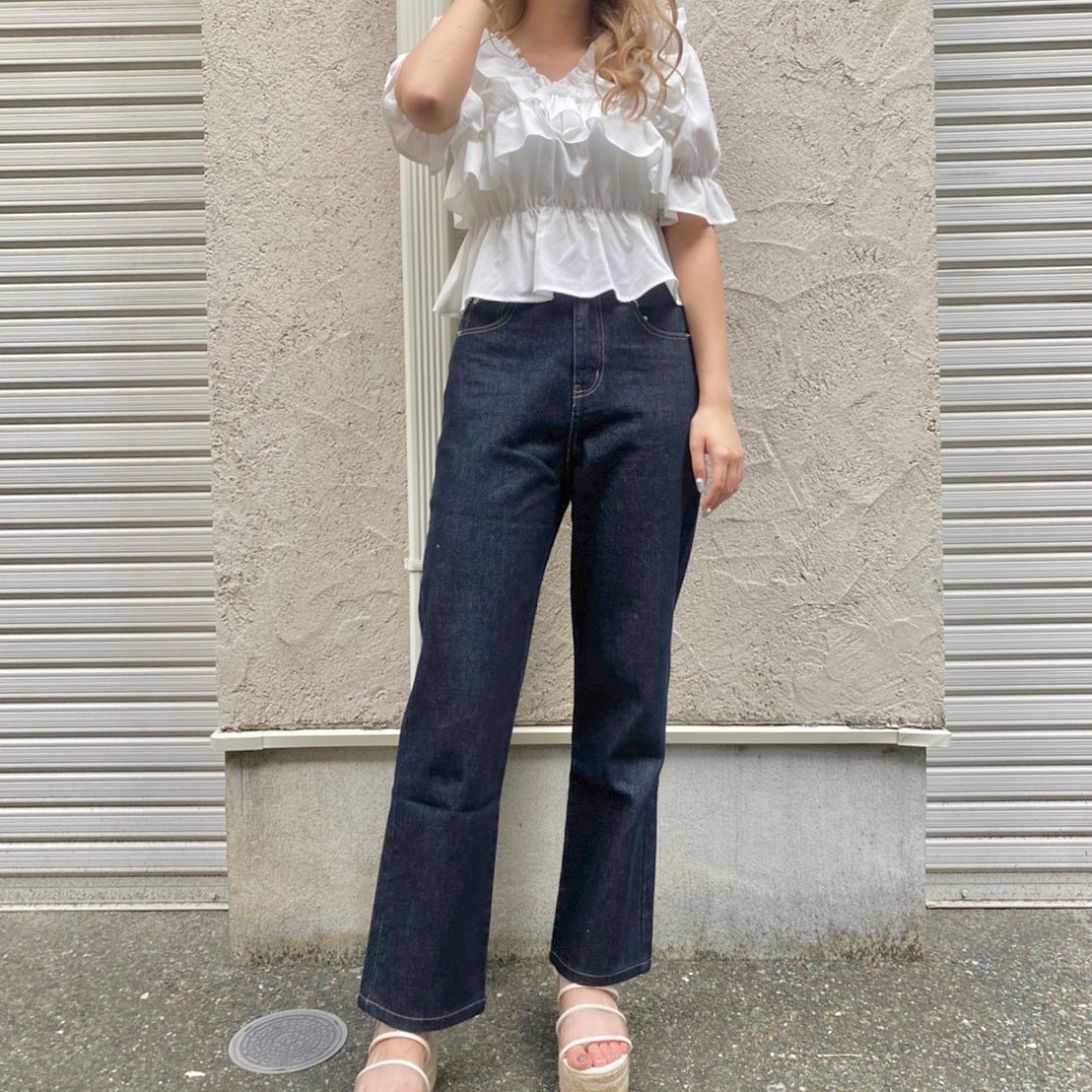 秋服コーデ 🍂 . しゅん👦 ジャケット：@day_closet1203 ネクタイ：@monomart__official デニム：@zara  ブーツ：@drmartens_japan . さくら👧 トップス：@zara デニムスカート：@zara ブーツ：@drmartens_japan