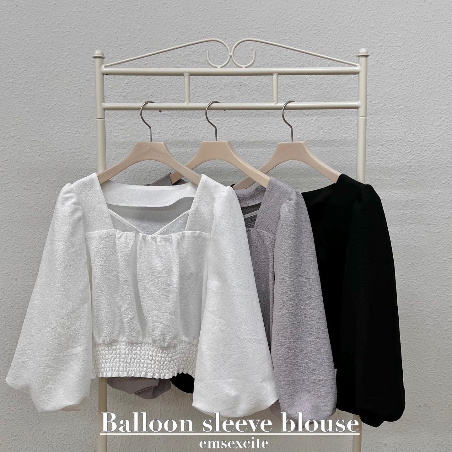 ♡今週店頭入荷（週末入荷）ボリューム感のあるバルーン袖ブラウスポコポコとした表面変化のある素材感になっています————————————————EF237523T003ポコポコバルーン袖ブラウス¥3190⁡⁡#emsexcite #エムズエキサイト#emsexciteコーデ#ootd#code#秋服#プチプラ#プチプラコーデ#秋コーデ#新作#人気アイテム#バルーン袖#バルーン袖ブラウス#ブラウス#ブラウスコーデ#パープルコーデ#ガーリーコーデ#きょこ#量産型#ライブ参戦#カラーコーデ#トレンドファッション#参戦服