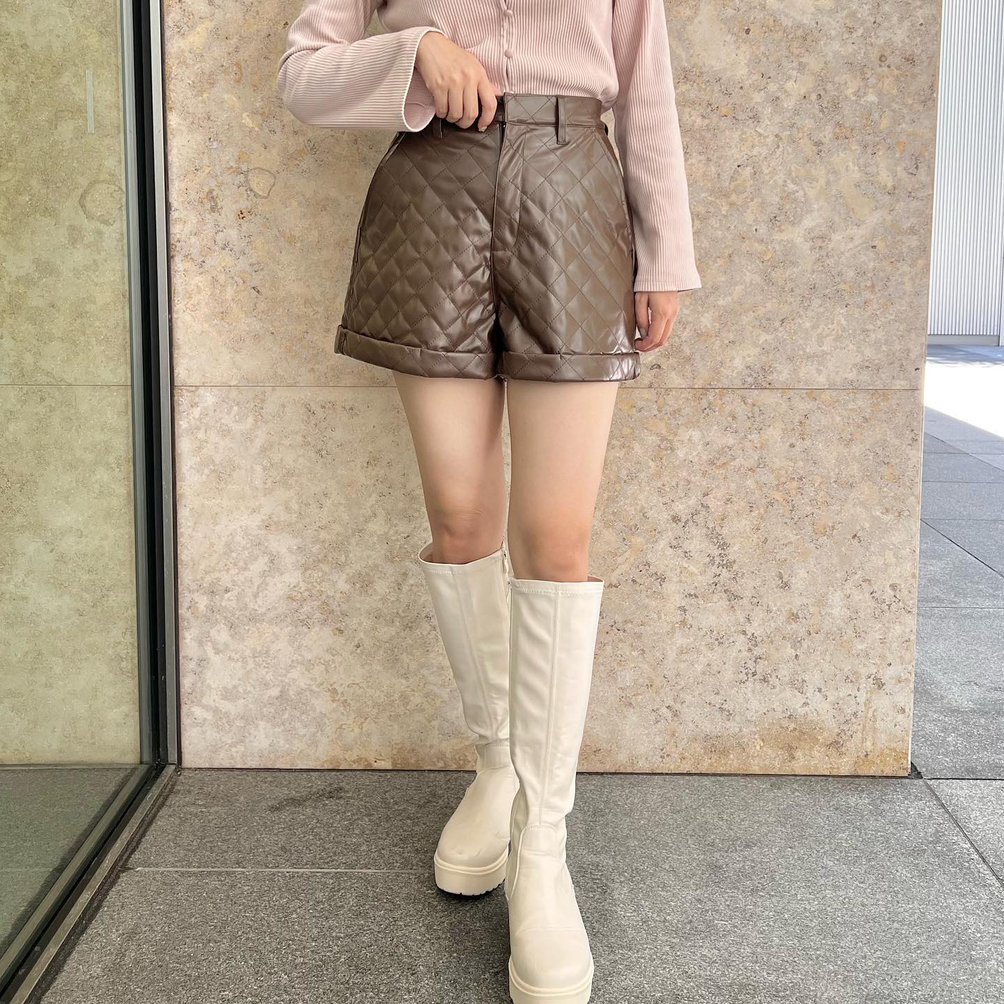 ♡店頭入荷中キルティングのレザーショートパンツガーリーコーデにオススメ！————————————————EW234832B001キルティングレザーショートパンツ¥2970⁡#emsexcite #エムズエキサイト#emsexciteコーデ#ootd#code#冬服#プチプラ#プチプラコーデ#冬コーデ#新作#人気アイテム#レザーショートパンツ#ショートパンツ#ショーパン#キルティング#キルティングショートパンツ#パンツコーデ#フレンチガーリー#きょこ#量産型#ライブ参戦#カラーコーデ#トレンドファッション#参戦服⁡