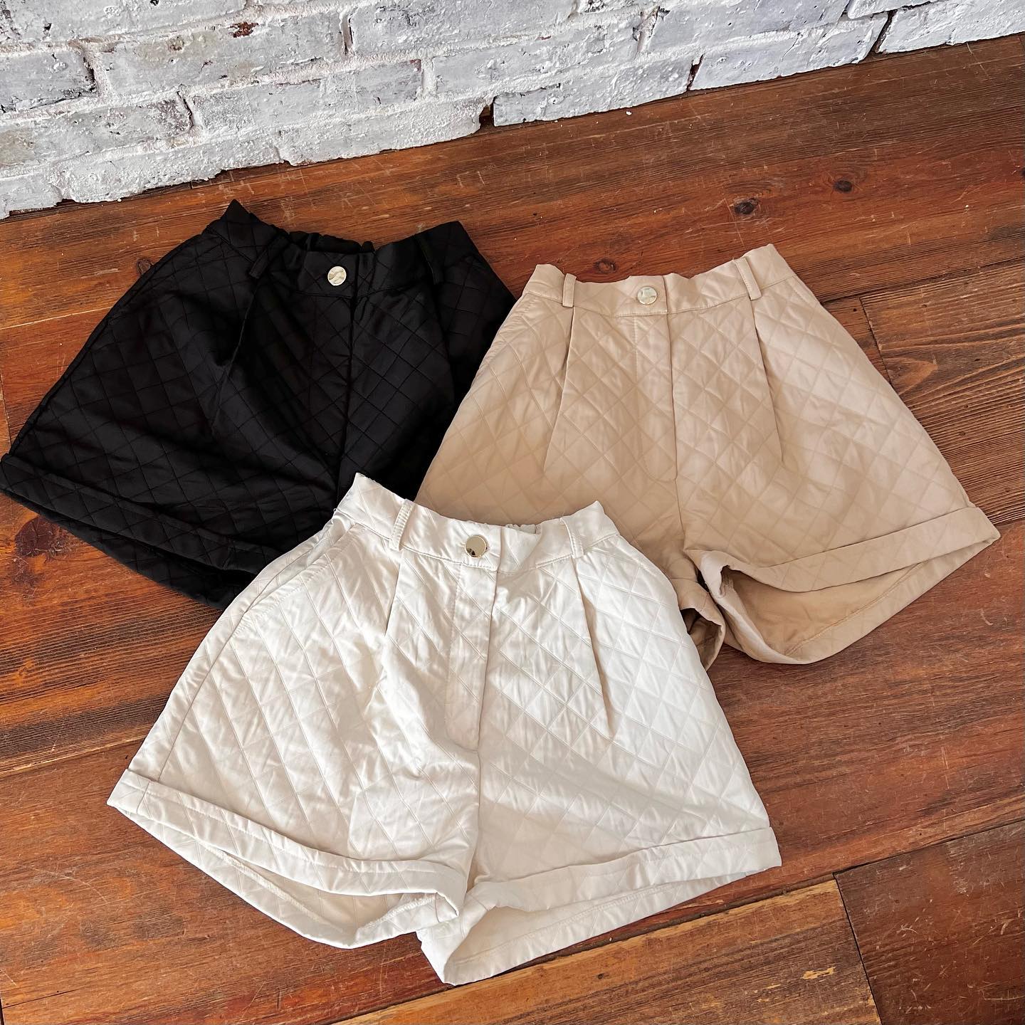 ♡店頭入荷中キルティングのショートパンツふんわりとしたシルエットで細見えします————————————————————EP356732S002キルトショートパンツ￥3190⁡⁡#emsexcite #エムズエキサイト#emsexciteコーデ#ootd#code#春服#プチプラ#プチプラコーデ#春コーデ#新作#人気アイテム#キルティング#ショートパンツ#パンツコーデ#ミニ丈#ショートパンツコーデ#ボトム#フレンチガーリー#ガーリーコーデ#ライブ参戦服#ライブ参戦#オススメコーデ#トレンドファッション#参戦服