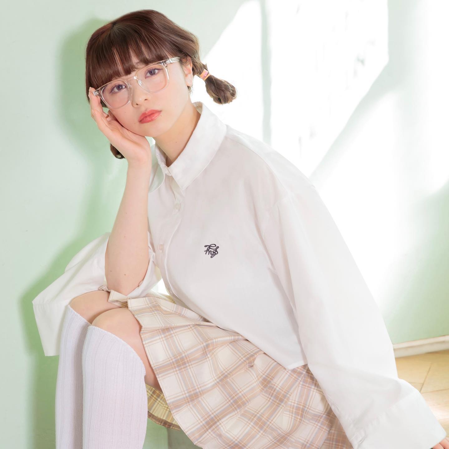 ♡emsexcite 2023 ss ⁡EP356123B002袖あき刺繍ショートシャツ￥3190今週店頭入荷⁡EP356731B002ボックスミニプリーツスカート￥3190入荷中⁡EA357543T002ポコポコBIGショルダー￥3850入荷中⁡⁡model：　@coconitta0809 ⁡⁡⁡#emsexcite #エムズエキサイト#2023ss#春コーデ#春服#袖あきシャツ#ショートシャツ#シャツコーデ#ロゴシャツ#シャツ#プリーツスカート#チェックスカート#チェック柄#ポコポコショルダー#ショルダーバッグ#ミニスカート#カジュアルコーデ#ガーリーコーデ