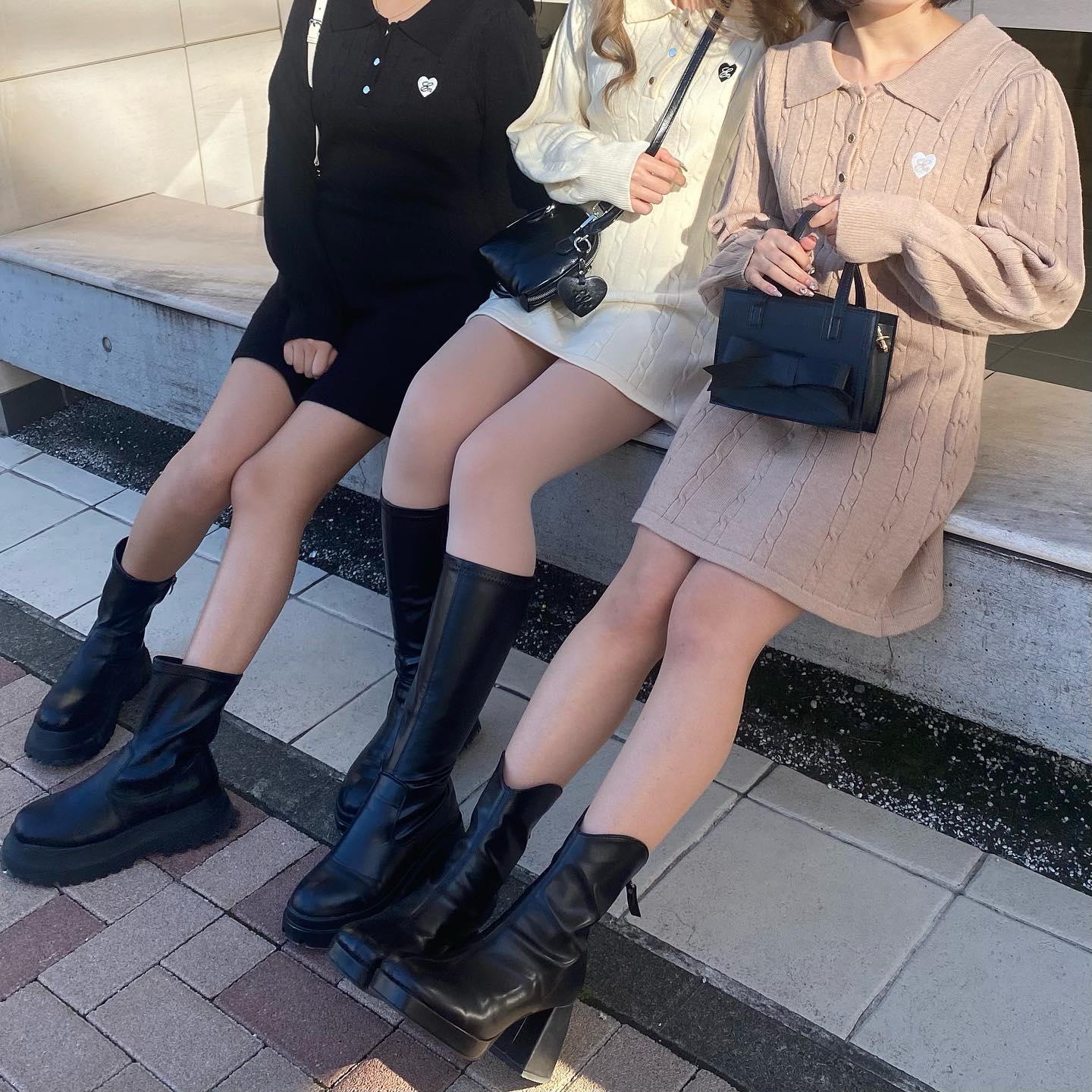 ? NEW ARRIVAL ?⁡⁡♡EW341512B001襟チュニックニットワンピ　¥4,290（税込）⁡【 color 】⁡écru . beige . black⁡⁡襟がついたチュニック丈のニットワンピ⁡チュニック丈なので、低身長さんも高身長さんも丁度良い丈感で着ていただけます♡⁡胸元のハートの刺繍の中にロゴがついているデザインが可愛いアイテム⁡⁡店舗入荷中オンライン近日入荷#emsexcite #エムズエキサイト #emsexciteコーデ#冬コーデ #秋冬コーデ #冬コーディネート#チュニックワンピース #ニットワンピ #ニットワンピース #ニットワンピースコーデ #ワンピ #ワンピース　#高見えコーデ #プチプラ高見えコーデ #高見えファッション　#大人ガーリー #大人ガーリーコーデ #フレンチガーリー #ガーリーファッション #ガーリーコーデ#トレンドファッション #トレンドコーデ #トレンドアイテム