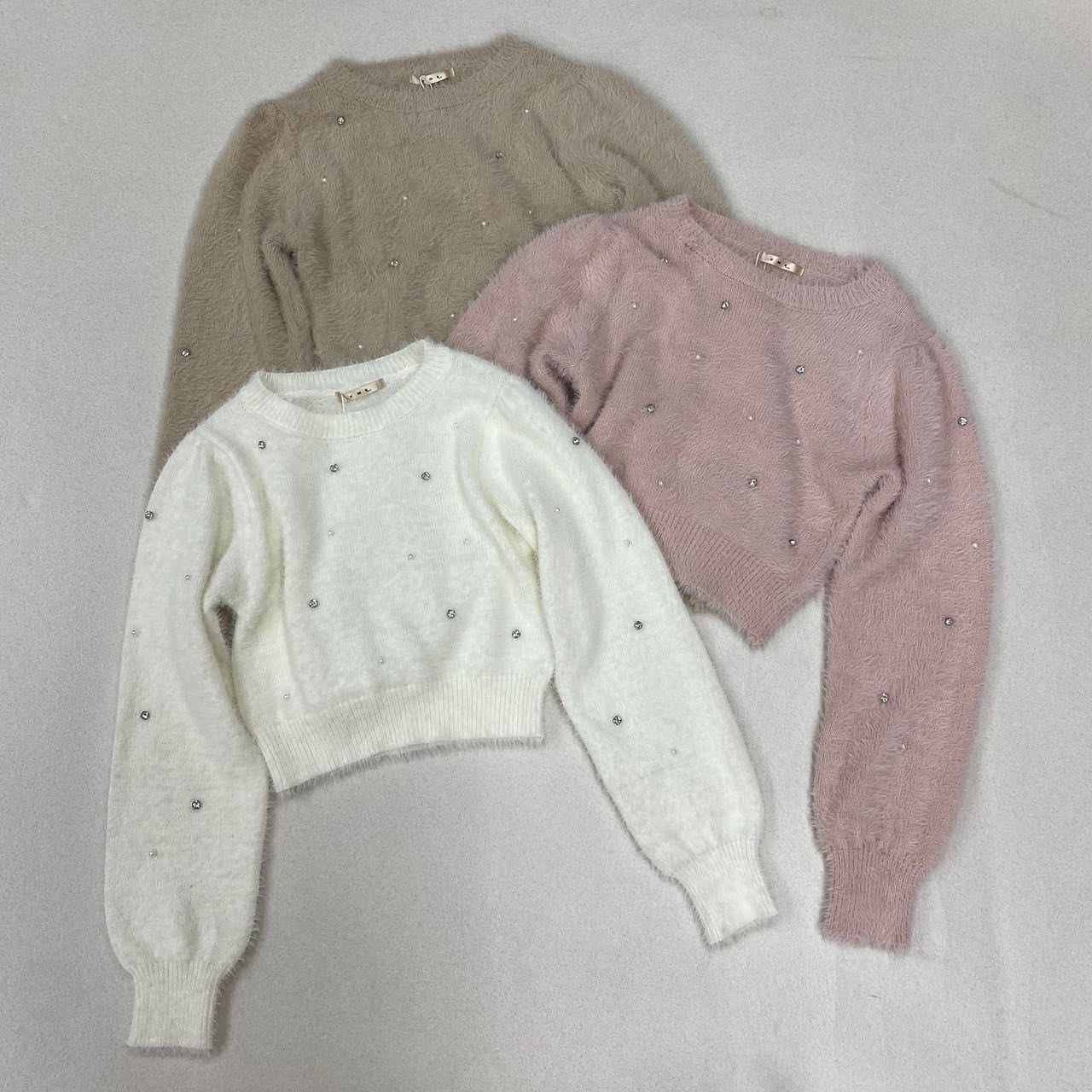 ? NEW ARRIVAL ?⁡⁡♡EP441512T005ビジューシャギーニット　¥3,850（税込）⁡【 color 】⁡white . pink . brown⁡ビジューがあしらわれた高見えニット?⁡肌触りの良いシャギー素材で着心地抜群?⁡クリスマスコーデにもぴったりのアイテムです⁡店舗入荷中オンライン近日入荷⁡⁡#emsexcite #エムズエキサイト #emsexciteコーデ #ビジューニット　#ビジュー　#シャギー　#シャギーニット　#ニット　#ニットコーデ#高見えコーデ #プチプラ高見えコーデ #高見えファッション#大人ガーリー #大人ガーリーコーデ #フレンチガーリー #ガーリーファッション #ガーリーコーデ#トレンドファッション #トレンドコーデ #トレンドアイテム
