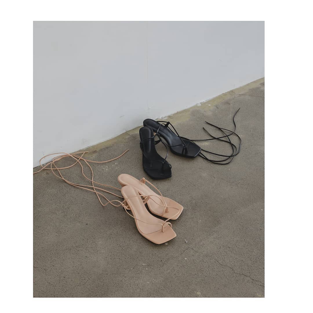▷lace up heel sandal￥5,900＋taxbeige/blacksize:S/M/Lﾚｰｽｱｯﾌﾟﾃﾞｻﾞｲﾝで女性らしいｱｲﾃﾑ。華奢な紐が素敵です。#kari&lili⁡#カウリアンドリィリィ⁡#カウリ⁡#レースアップサンダル#サンダル#韓国#韓国雑貨#韓国ファッション#韓国サンダル#fashion#wear#大人スタイル#大人コーデ#大人可愛い#大人女子#高見え