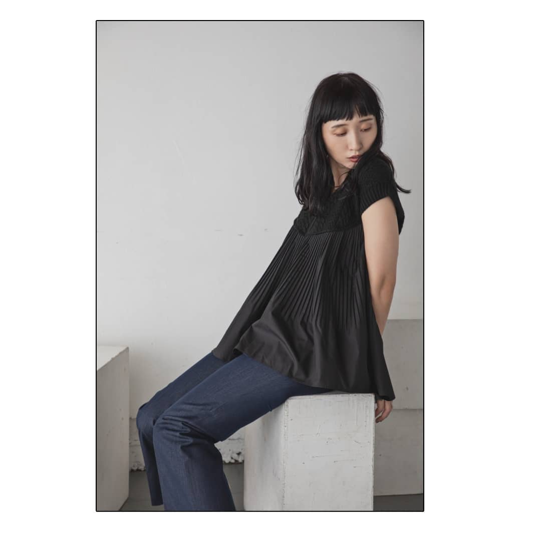 ▷pleats docking PO￥5,900＋taxbrown/blackニットとプリーツ。#カウリアンドリィリィ#カウリ#kariandlili#韓国#韓国ファッション#韓国コーデ#韓国スタイル#大人コーデ#大人スタイル#大人可愛い#fashion#wear