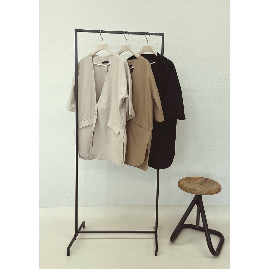 ﻿﻿﻿﻿﻿﻿ﾘﾈﾝﾗｲｸｼﾞｬｹｯﾄ﻿￥4,500＋tax﻿Black/Beige/Light Beige﻿ｵﾝﾗｲﾝｽﾄｱ、一部店舗入荷済み。﻿﻿﻿﻿﻿夏らしいリネンタッチのセットアップ。﻿ノーカラーなのですっきりと着て頂けます。﻿きちんと感もありつつ、﻿綺麗めすぎない感じがデイリーユースしやすい！﻿﻿﻿﻿﻿﻿#kivi_official﻿﻿﻿#キヴィ﻿﻿﻿#kivi﻿﻿﻿#大人ファッション﻿﻿﻿#大人カジュアル﻿﻿#ootd﻿﻿﻿#kivi_ootd﻿﻿﻿#リネン﻿#リネンジャケット﻿#リネンノーカラージャケット﻿#リネンセットアップ﻿#セットアップスタイル﻿#セットアップコーデ﻿#大人セットアップ﻿#20代コーデ﻿﻿#30代コーデ﻿﻿#大人コーデ﻿﻿#fashion﻿﻿﻿#wear﻿﻿﻿#オンオフ﻿﻿﻿#ニューノーマル﻿﻿﻿﻿﻿﻿﻿﻿﻿