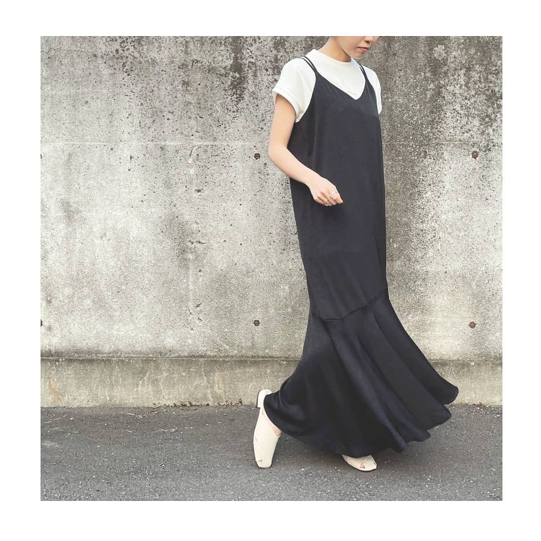 ﻿﻿﻿﻿﻿﻿﻿ｻﾃﾝｷｬﾐﾜﾝﾋﾟｰｽ﻿Beige/Black/Green﻿￥5,400＋tax﻿ｵﾝﾗｲﾝｽﾄｱ入荷済み。﻿﻿﻿マーメイドシルエットが綺麗な﻿サテンキャミワンピース。﻿インナー次第でロングシーズン﻿着用いただけます！﻿今の時期はシアートップスや﻿Tシャツ合わせが◎﻿ストラップ部分で長さ調節可能です。﻿﻿﻿﻿﻿#kivi_official﻿﻿﻿#キヴィ﻿﻿﻿#kivi﻿﻿﻿#大人ファッション﻿﻿﻿#大人カジュアル﻿﻿#ootd﻿﻿﻿#kivi_ootd﻿﻿﻿#ワンピース﻿#サテンワンピ﻿#サテンワンピース﻿#キャミワンピ﻿#レイヤードスタイル﻿#ワンピコーデ﻿#ワンピスタイル﻿#大人めガーリー﻿#大人ガーリー﻿#20代コーデ﻿﻿#30代コーデ﻿﻿#大人コーデ﻿﻿#fashion﻿﻿﻿#wear﻿﻿﻿#オンオフ﻿﻿﻿#ニューノーマル﻿﻿﻿﻿﻿﻿﻿﻿﻿