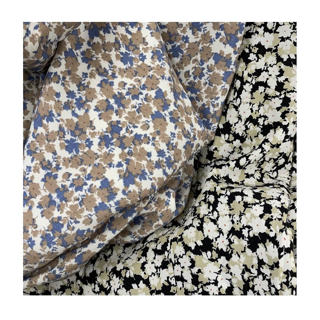 ﻿﻿﻿﻿﻿﻿﻿﻿花柄ﾏｰﾒｲﾄﾞｽｶｰﾄ﻿Blue/Black﻿￥5,400＋tax﻿ｵﾝﾗｲﾝｽﾄｱ・一部店舗入荷済み﻿﻿細かすぎない花柄のマーメイドスカートは﻿膝から下にかけてのフレアラインがとても綺麗。﻿程よい広がり感で美しいシルエットです！﻿﻿﻿﻿﻿﻿﻿﻿#kivi_official﻿﻿﻿﻿#キヴィ﻿﻿﻿﻿#kivi﻿﻿﻿﻿#大人ファッション﻿﻿﻿﻿#大人カジュアル﻿﻿﻿#ootd﻿﻿﻿﻿#kivi_ootd﻿﻿﻿﻿#花柄﻿#花柄マーメイドスカート﻿#マーメイドスカート﻿#スカートスタイル﻿#スカートコーデ﻿#20代コーデ﻿﻿﻿#30代コーデ﻿﻿﻿#大人コーデ﻿﻿﻿#fashion﻿﻿﻿﻿#wear﻿﻿﻿﻿#オンオフ﻿﻿﻿﻿#ニューノーマル﻿﻿﻿﻿﻿﻿﻿﻿﻿﻿﻿