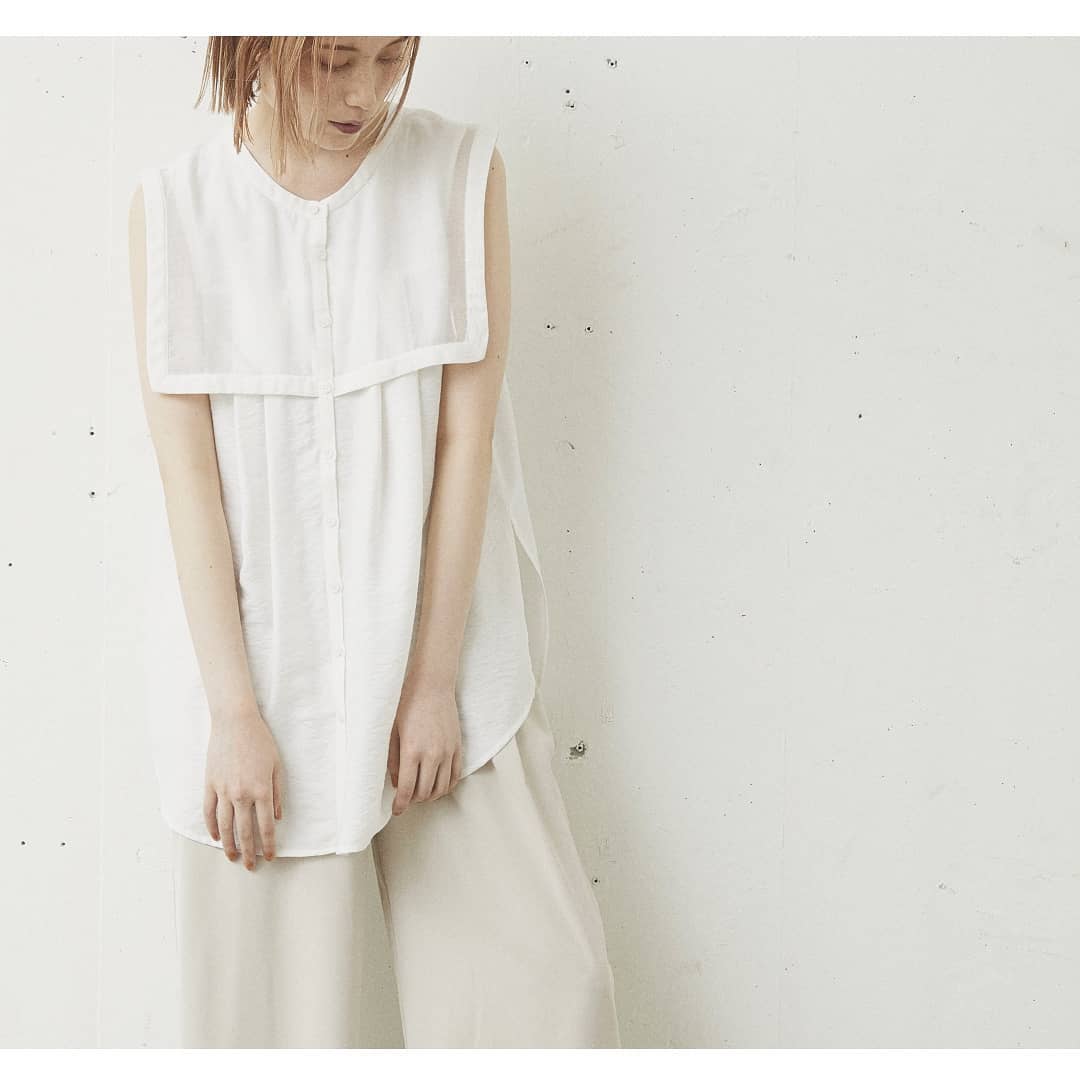 ｼｱｰｶﾗｰﾉｰｽﾘﾌﾞﾗｳｽ￥3,500＋taxBlack/White/Blueｵﾝﾗｲﾝｽﾄｱ、店舗入荷済み。大人可愛いおすすめのﾉｰｽﾘﾌﾞﾗｳｽ。ｵｰｶﾞﾝｼﾞｰ素材でｼｱｰなﾌﾗｼﾃﾞｻﾞｲﾝがﾎﾟｲﾝﾄ。前後2wayでお楽しみ頂けます。#kivi_official#キヴィ#kivi#大人ファッション#大人カジュアル#シアーカラー#ノースリーブブラウス#ノースリブラウス#モード#シアーカラーブラウス#シアーノースリ#ootd#kivi_ootd#fashion#wear#オンオフ#ニューノーマル