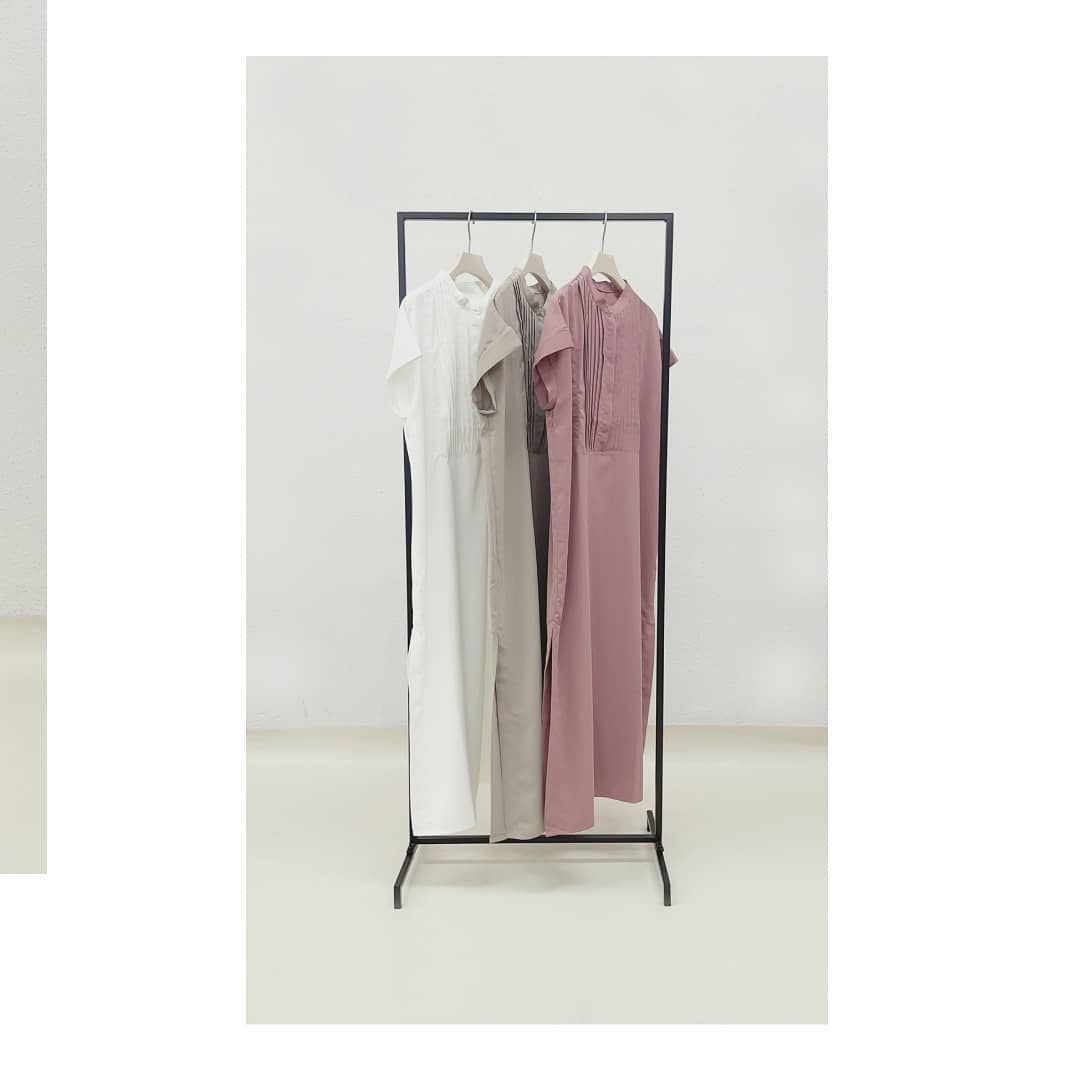 ﾏｯﾄｻﾃﾝﾌﾚﾝﾁ袖ﾜﾝﾋﾟｰｽ￥4,900＋taxwhite/gray/lavenderｵﾝﾗｲﾝｽﾄｱ、店舗入荷済み。さらっと大人めに着ていただけるマットサテンのシャツワンピース。スリット深めでレイヤヤードスタイルもお洒落にきまります。#kivi_official#キヴィ#kivi#大人ファッション#大人カジュアル#シャツワンピ#マットサテンワンピース#マットサテン#シャツワンピコーデ#シャツワンピスタイル#ワンピコーデ#ワンピスタイル#ootd#kivi_ootd#fashion#wear#オンオフ#ニューノーマル