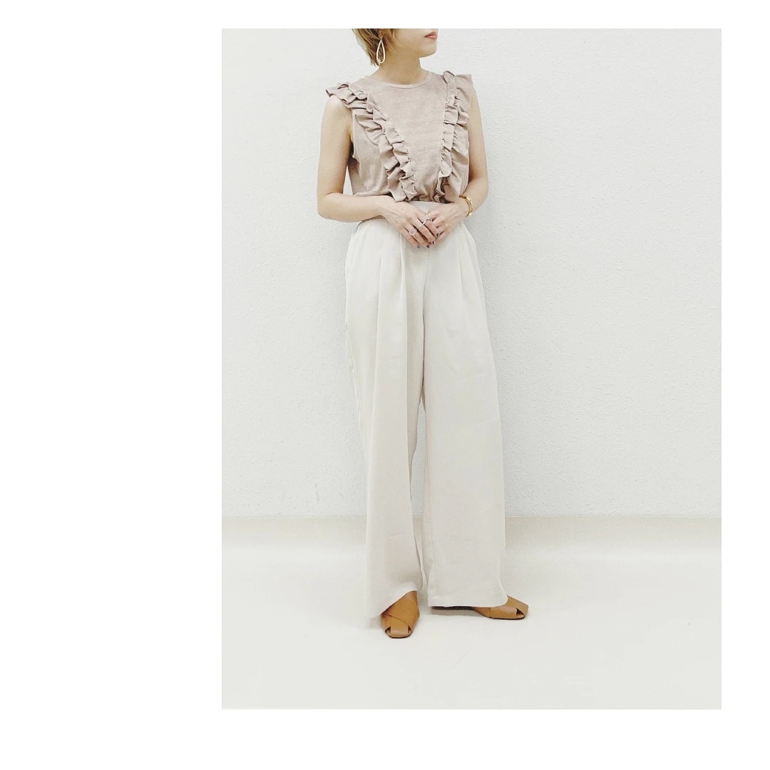ｳﾞｨﾝﾃｰｼﾞﾌﾘﾙﾉｰｽﾘｶｯﾄ￥2,900＋taxyellow/brown/redｵﾝﾗｲﾝｽﾄｱ入荷済み。ピグメント加工でカジュアル見えするフリルブラウス。甘すぎないので好バランスで着ていただけます！#kivi_official#キヴィ#kivi#大人ファッション#大人カジュアル#ノースリーブブラウス#ノースリブラウス#フリル#フリルブラウス#ヴィンテージ#ピグメント加工#ootd#kivi_ootd#fashion#wear#オンオフ#ニューノーマル