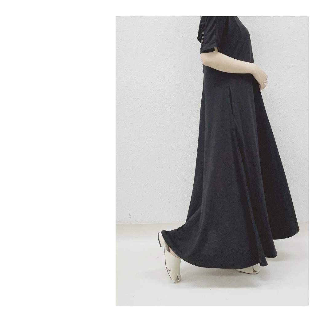 ﾛﾝｸﾞTﾜﾝﾋﾟ￥3,900＋taxblack/ivory/brownざっくりあいたバックデザインが今年らしくてお洒落なロングワンピース。カット素材で楽な着心地でありながらしっかりお洒落なところがポイント◎ゆるいシルエットで着心地も楽です。シンプルなので帽子やアクセサリーなどの小物で色々遊んでみてください！インナーは完全に見えないデザインのものか、あえて見せるデザインのものを選んでも可愛いです！#kivi_official#キヴィ#kivi#大人ファッション#大人カジュアル#ootd#kivi_ootd#fashion#wear#オンオフ#ニューノーマル#バックシャン#バックシャンデザイン#Tワンピ#バックシャンワンピース#ワンピース#大人めワンピース#ワンピコーデ#ワンピスタイル#バックデザイン#バックデザインワンピース#大人可愛い