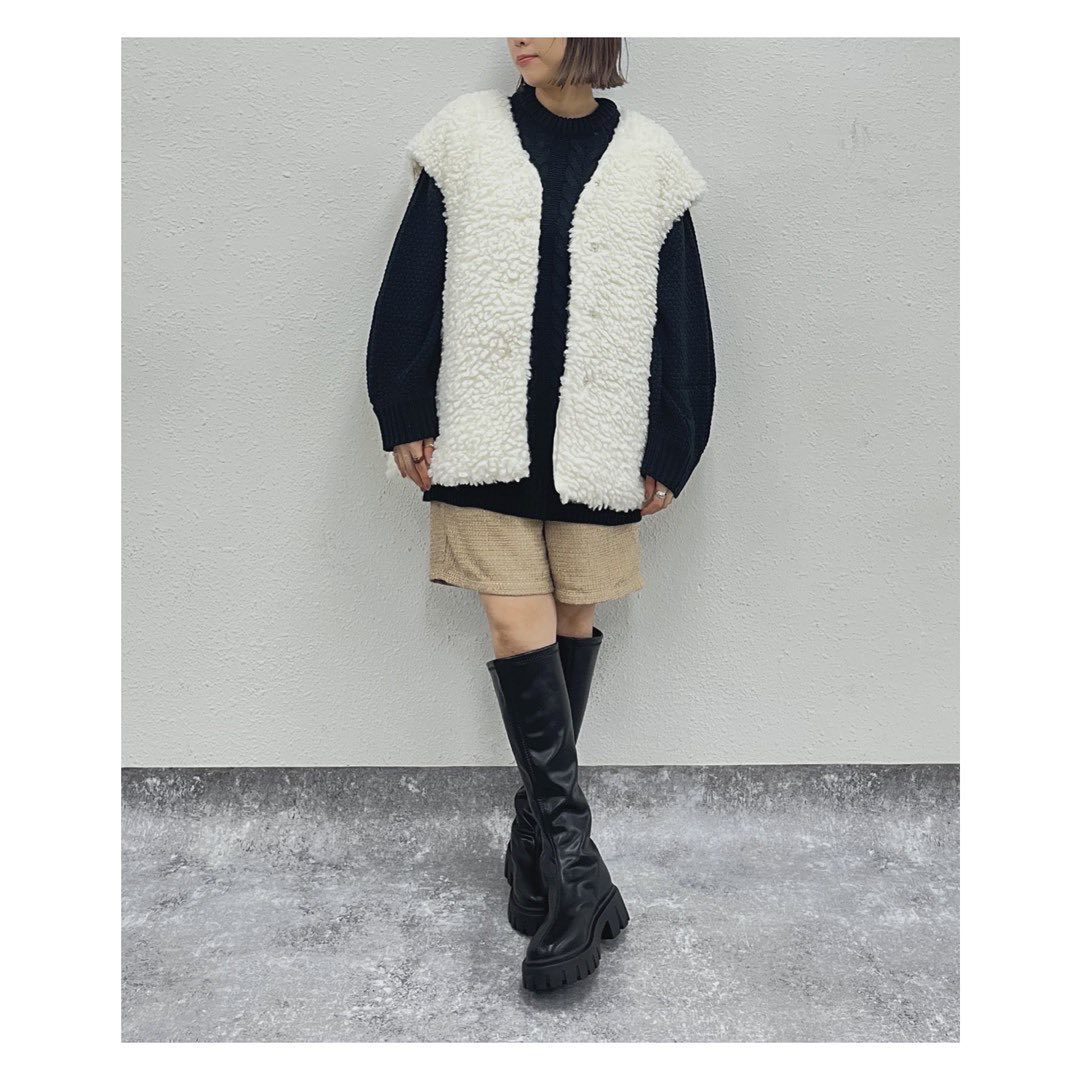 ⁡⁡リングファーリバーベスト￥7,590 taxinivory/black/green/purple品番：KW254821T002　⁡リバーシブルベスト。裏表リバーシブルで2WAYで着用できコーディネートの幅が広がるアイテム高見えするアイテムです。⁡#kivi #kivi_official  #kivi_ootd #ootd #大人コーデ #大人スタイル #20代コーデ #30代コーデ #大人のプチプラ #お洒落好きの方と繋がりたい #トレンド #トレンドアイテム #大人カジュアル #カジュア #ベスト #ファーベスト #リバーベスト #ベストコーデ #ベスト着回し