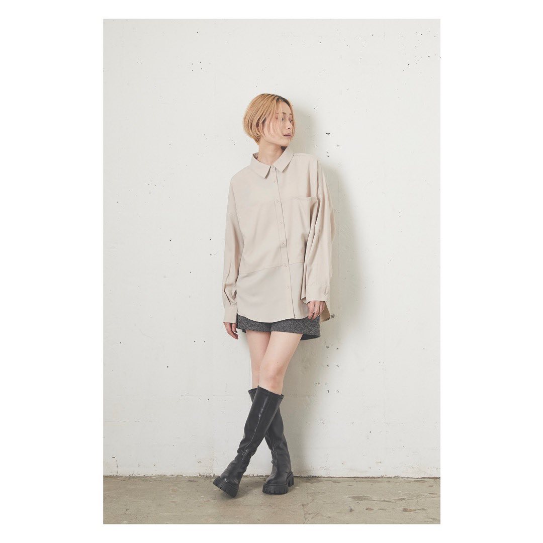 ⁡2ポケットルーズシャツ⁡￥5,390 taxin⁡black/dark orange/white⁡品番：KF254823T001　 ⁡⁡⁡⁡◆◆オンライン限定◆◆⁡⁡ルーズなシルエットと⁡フロントの大きなポケットデザインが⁡特徴的な、シンプルだけど⁡デザイン性もあるアイテム。⁡ニットやベスト、カーデなど⁡レイヤードのしやすい生地感◎⁡オンライン限定アイテムなので⁡ぜひチェックしてみてください！⁡⁡⁡⁡⁡⁡#kivi #kivi_official #kivi_ootd #ootd #kiviコーデ #大人コーデ #大人スタイル #20代コーデ #30代コーデ #大人のプチプラ#お洒落好きの方と繋がりたい #トレンド #トレンドアイテム#シャツ#シャツコーデ#シャツスタイル#大人カジュアル#カジュアルコーデ#カジュアル#カジュアルスタイル