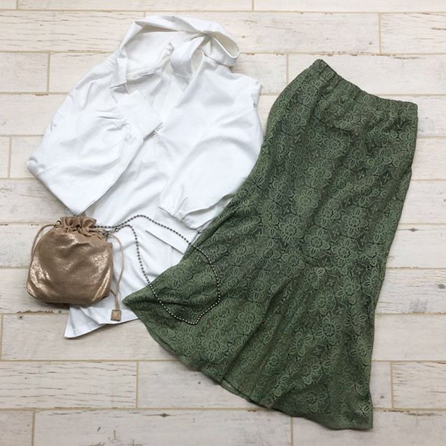 .﻿【#レトロガールでおうち時間 コーデ】﻿﻿﻿?RP027411A003﻿ 天竺BIGフーディー﻿▷¥2,500+tax﻿﻿?RM056231G000レースマーメイドSK﻿▷¥2,900+tax﻿﻿?RS080043T000ラメ巾着ショルダー﻿▷¥1,900+tax﻿﻿﻿﻿皆様も #レトロガールでおうち時間 で﻿可愛いお写真を投稿して下さい﻿﻿﻿#retrogirl#retrogirl2020ss﻿#レトロガール#レトロガールコーデ﻿#レーススカート#レーススカートコーデ