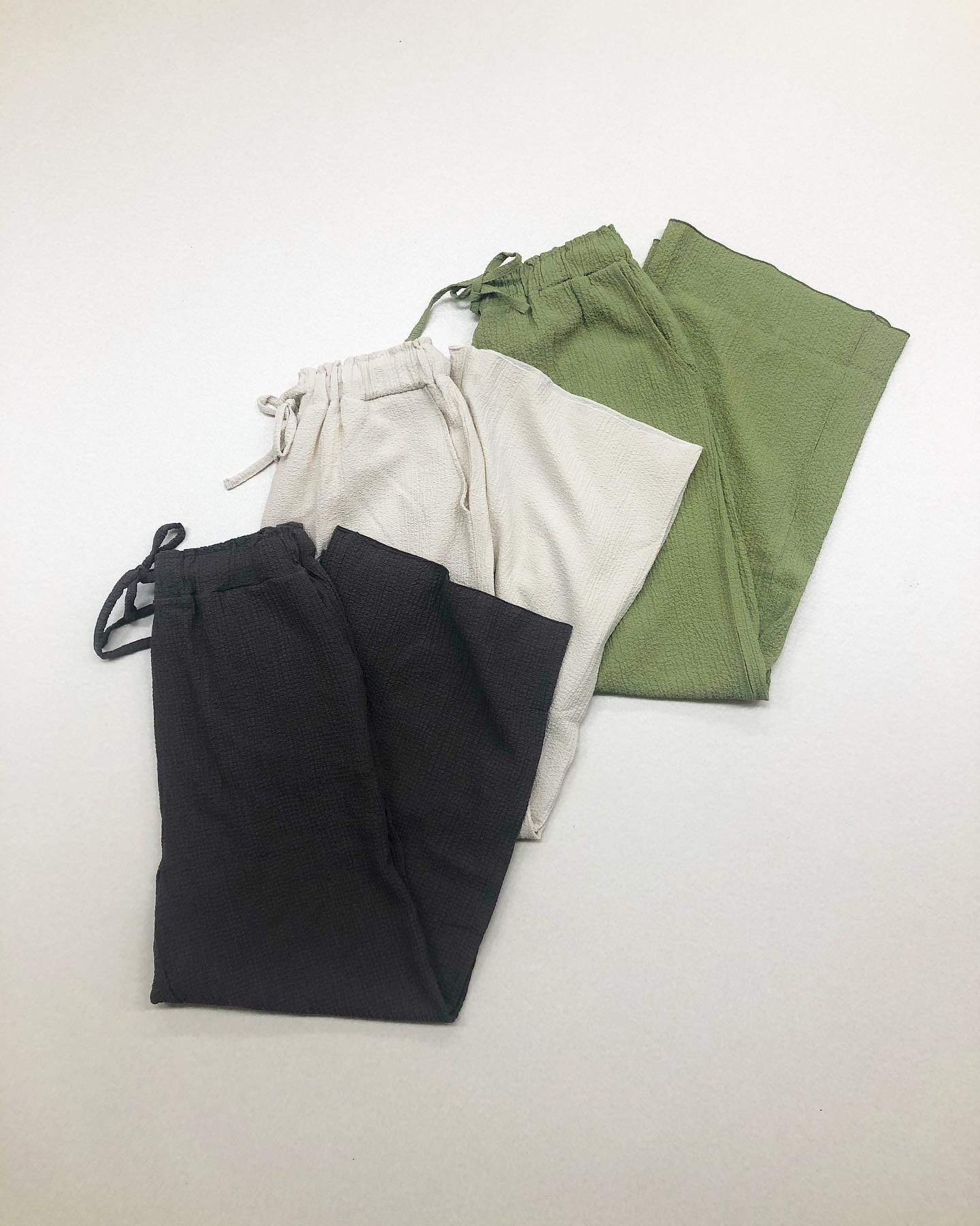 .﻿【new arrival】﻿﻿﻿?RL054032T001サッカーメロウラフPT﻿▷¥2,300+tax﻿(今日.明日店舗入荷  オンライン入荷中)﻿﻿∥color∥﻿brown / white / green﻿﻿﻿model:157cm﻿﻿#retrogirl_style#retrogirl2020ss﻿#レトロガール#レトロガールコーデ﻿#ラフパンツ#カラーパンツ#メロウパンツ
