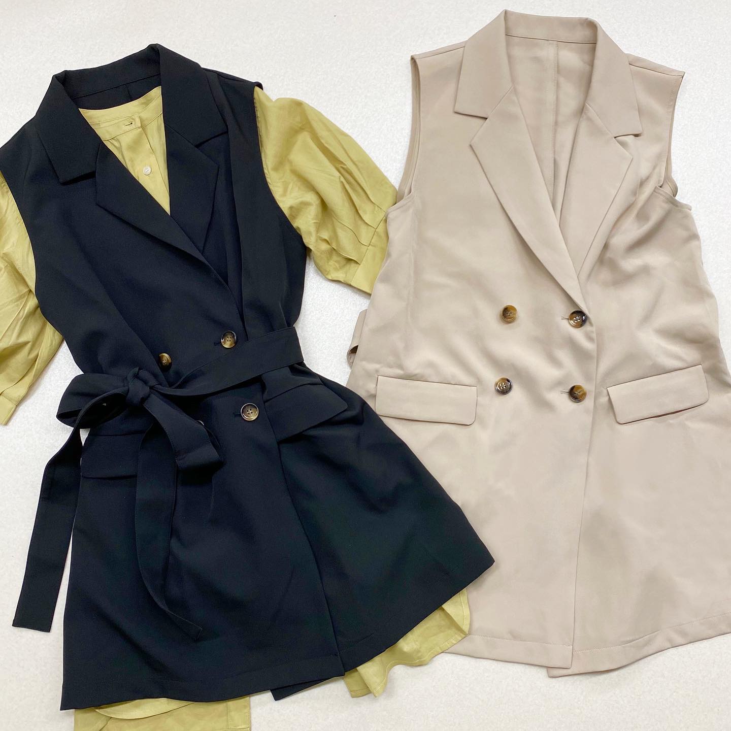 .【new arrival】﻿﻿﻿?RS080021T009ﾉｰｽﾘﾀﾞﾌﾞﾙJK▷¥3,900+tax﻿(店舗今週入荷.オンライン入荷中)﻿﻿∥color∥﻿L brown / black﻿ model:157cm﻿#retrogirl_style#retrogirl2020ss﻿#レトロガール#レトロガールコーデ#ノースリーブジャケット#ノースリーブダブルジャケット#ダブルジャケット
