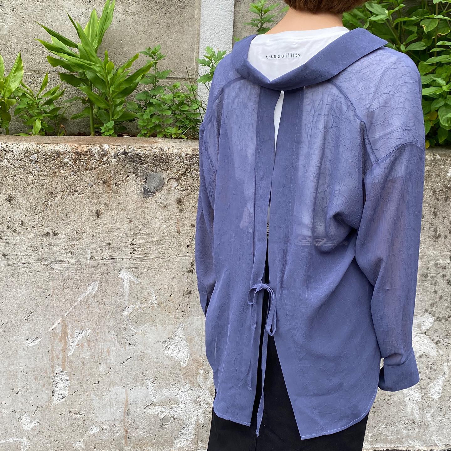 .【new arrival】﻿﻿﻿?RE018723T001ｼｱｰBﾘﾎﾞﾝｽﾘｯﾄBL▷¥2,500+tax﻿(店舗今週入荷.オンライン近日入荷予定)﻿﻿∥color∥﻿ white / D blue / black ﻿#retrogirl_style#retrogirl2020ss﻿#レトロガール#レトロガールコーデ#バックリボン#シアー#シアーシャツ#スリット#スリットシャツ#バックスリット#バックスリットシアーシャツ