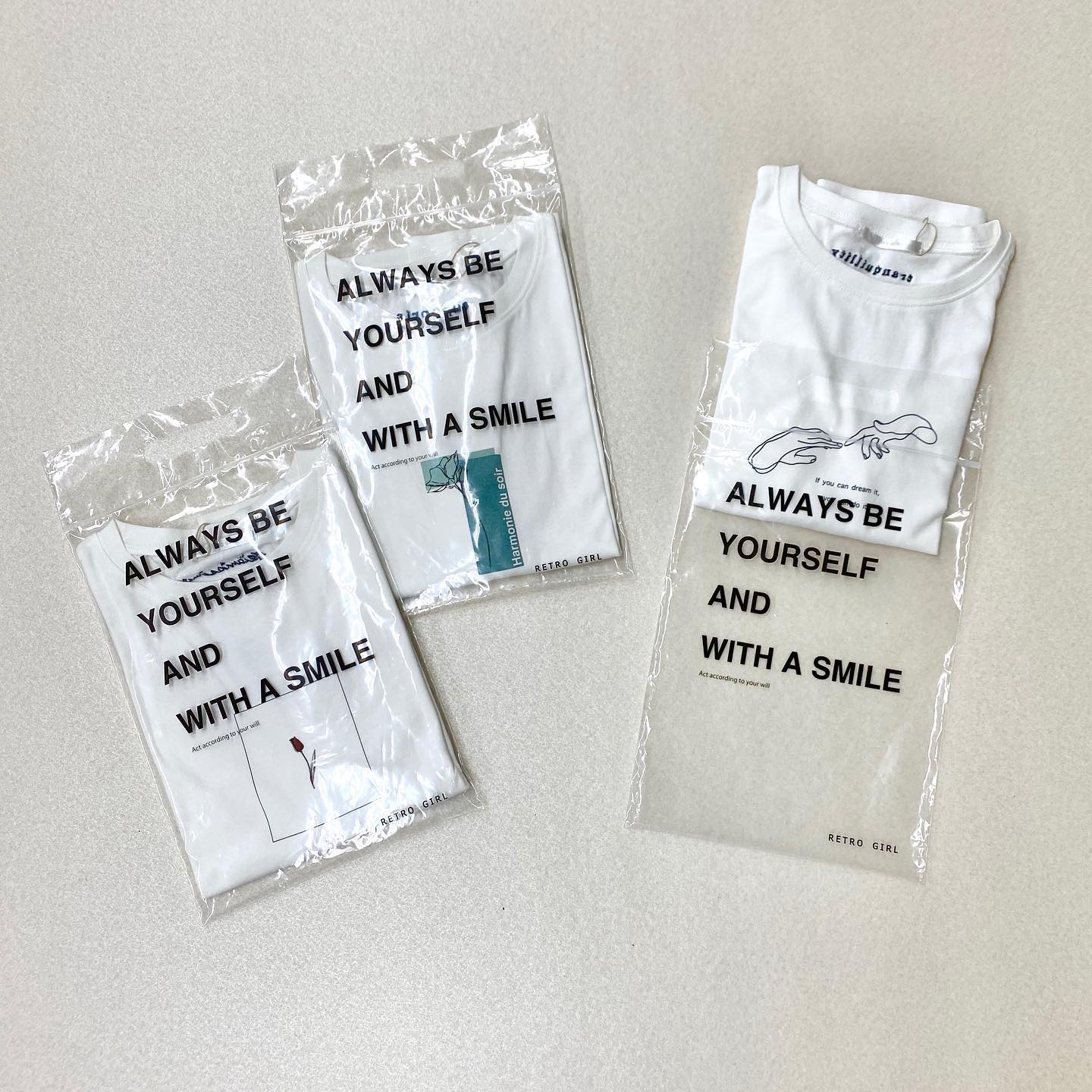 .【new arrival】﻿﻿﻿?RL056011B001ｱｿｰﾄﾓﾁｰﾌTee▷¥1,500+tax﻿(店舗今週入荷.オンライン近日入荷予定)﻿﻿∥color∥﻿ white / L grey / pink ちょっとした買い物などに使えるロゴ入りのショッパーがセットになっています﻿#retrogirl_style#retrogirl2020ss﻿#レトロガール#レトロガールコーデ#アソート#モチーフ#モチーフT#クリアバック#エコバック#ecoバック#ハンディファン#ハンディ扇風機#マスク