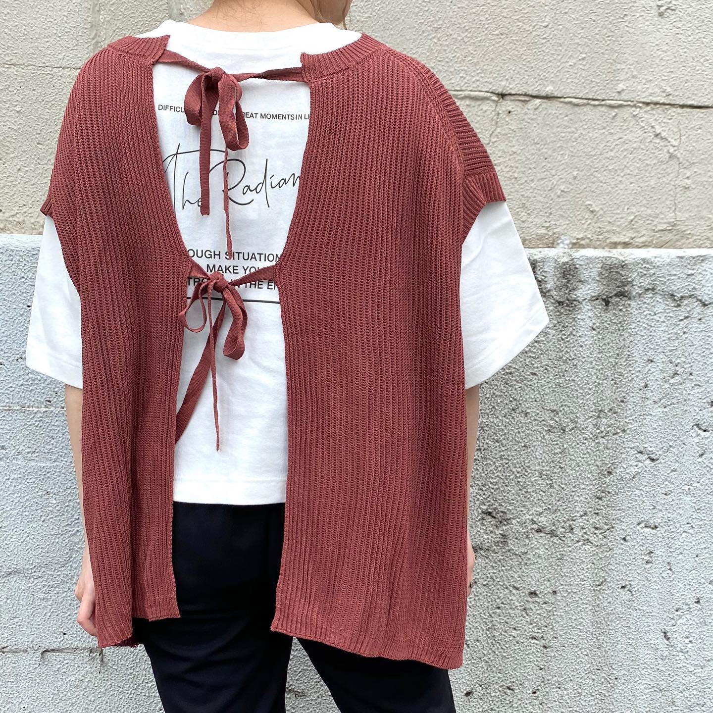 .【new arrival】﻿﻿﻿?RE080012B001ﾊﾞｯｸﾘﾎﾞﾝﾆｯﾄﾍﾞｽﾄ▷¥2,500+tax﻿(店舗今週入荷.オンライン近日入荷予定)﻿﻿∥color∥﻿ D red / L grey / black #retrogirl_ootd#レトロガール#レトロガールコーデ#トレンドファッション#プチプラコーデ#バックリボン#バックリボンベスト#ベスト#ニットベスト#レイヤード#秋コーデ