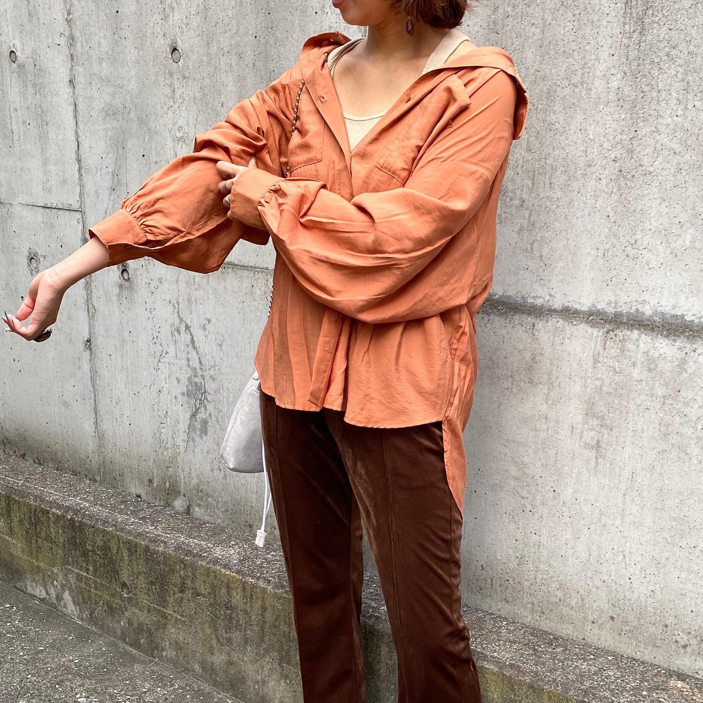 .【new arrival】﻿﻿﻿?RF080023T001 ｼｱｰﾋﾞｯｸﾞSH▷¥2,500+tax﻿(店舗.オンライン入荷中)﻿﻿∥color∥﻿ ecru / D orange / D brown / black ﻿#retrogirl_ootd#レトロガール#レトロガールコーデ#トレンドファッション#プチプラコーデ#シアー#シアーシャツ#ビックシャツ#ビックサイズ#コーデュロイフレアパンツ #巾着BAG#秋コーデ