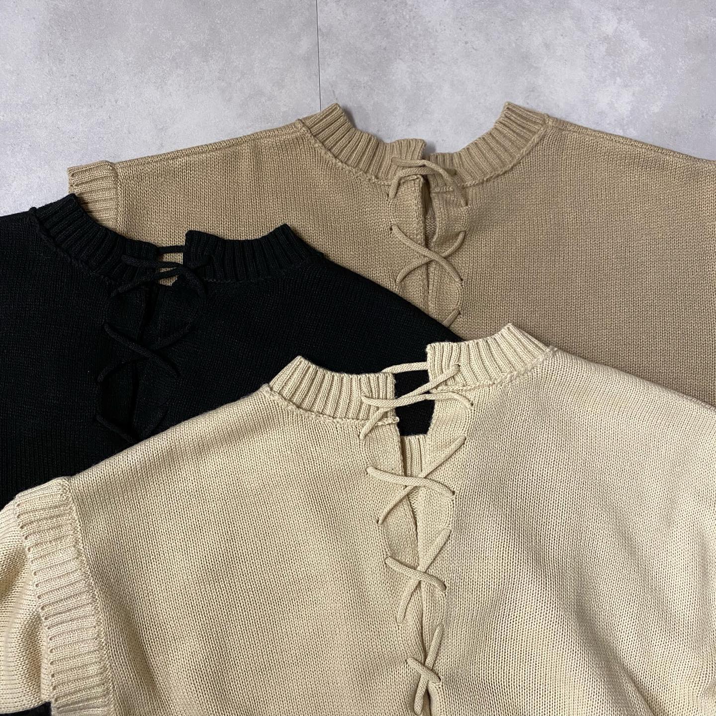 .【new arrival】?RW037512T001 ﾏﾙﾁWAYﾚｰｽUPﾆｯﾄ▷¥2,900+tax(店舗今週入荷.オンライン近日入荷予定)﻿∥color∥beige / ivory / black袖を取り外ししてﾍﾞｽﾄとしても、前後どちらでも着用できる多様性のあるﾆｯﾄご入荷！ﾚｰｽｱｯﾌﾟからﾛｺﾞTのﾃﾞｻﾞｲﾝを見せるのがﾄﾚﾝﾄﾞ#retrogirl_ootd#レトロガール#レトロガールコーデ#トレンドファッション#プチプラコーデ#レースアップ #レースアップニット#マルチウェイ #マルチウェイニット#ニット #ニットベスト#プリーツスカート#秋コーデ