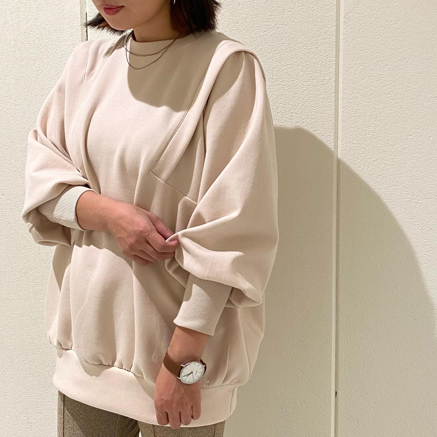 .【new arrival】?RW041511B001肩ﾀｯｸﾎﾟﾝﾁPO▷¥2,900+tax﻿﻿(店舗今週入荷.オンライン近日入荷予定)﻿﻿∥color∥﻿ écru / D red / black∥staff∥159㎝天王寺ミオ店伸縮性がありながらハリ感もあり、1枚で存在感あり﻿#retrogirl_ootd#レトロガール#レトロガールコーデ#トレンドファッション#プチプラコーデ#肩タック #袖ボリューム #ポンチ#センタープレスパンツ #ブーツ#秋コーデ