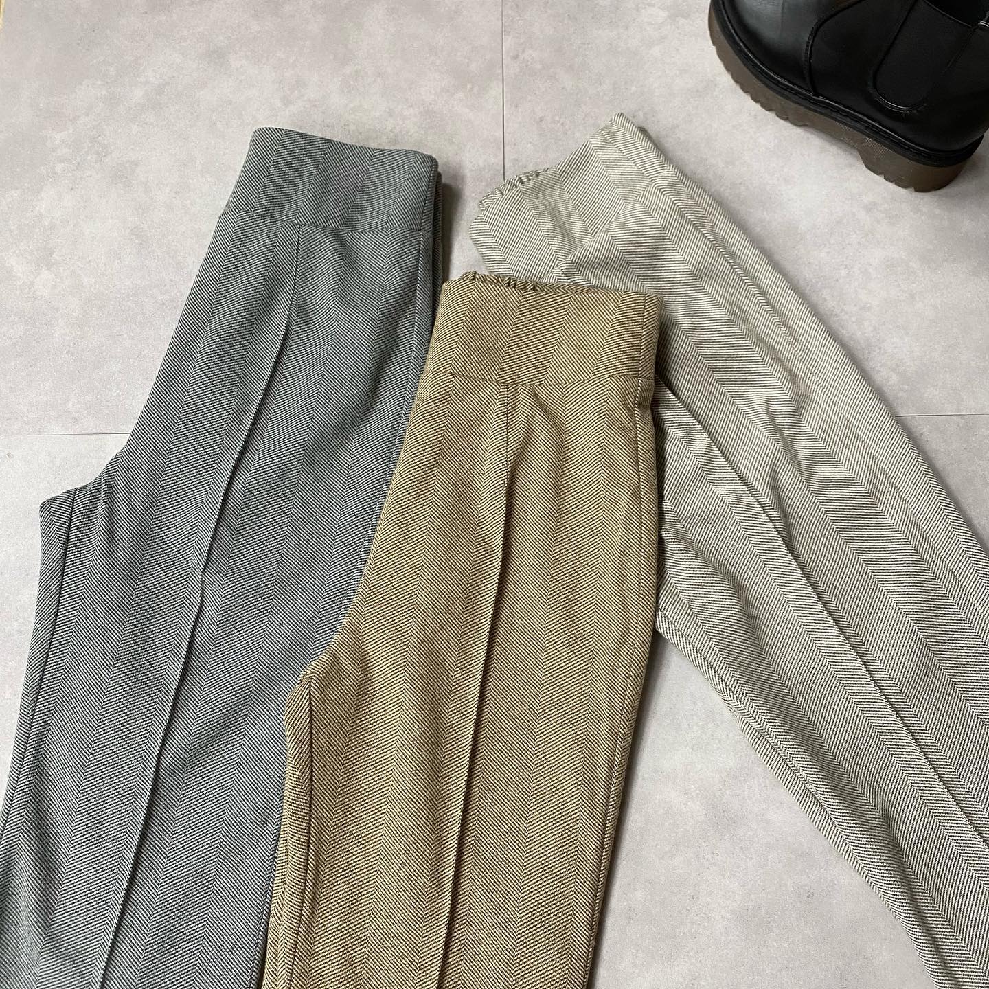 .【new arrival】﻿﻿﻿?RW027432B001 ｾﾝﾀｰﾌﾟﾚｽﾍﾘﾝﾎﾞｰﾝPT▷¥2,900+tax﻿(店舗今週入荷.オンライン近日入荷予定)﻿∥color∥﻿ L brown / D brown / black∥staff∥159㎝天王寺ミオ店冬素材になった人気のｾﾝﾀｰﾌﾟﾚｽPT寒い日でもおしゃれに演出できるｱｲﾃﾑです#retrogirl_ootd#レトロガール#レトロガールコーデ#トレンドファッション#プチプラコーデ#センタープレス #センタープレスパンツ#フレアパンツ #ヘリンボーン#秋コーデ #冬コーデ