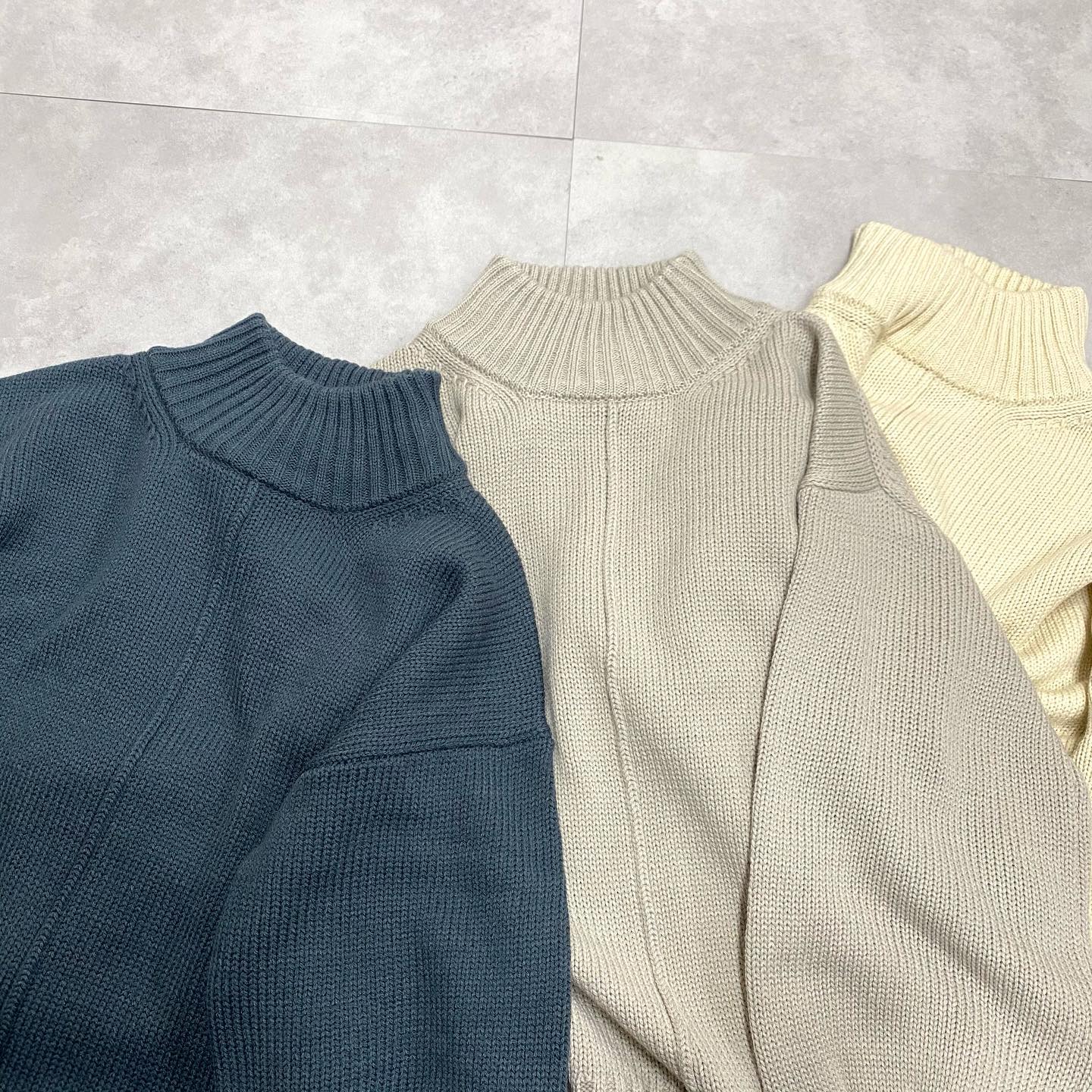 .【new arrival】﻿﻿? RW080012B003　ｱｳﾄﾘﾝｷﾝｸﾞﾊｲﾈｯｸﾆｯﾄ　▷¥2,900+tax ∥color∥﻿ écru / L grey / D blue (店舗入荷中.オンライン近日入荷予定)﻿ﾄﾚﾝﾄﾞのｱｳﾄﾘﾝｷﾝｸﾞは着やすいｼﾝﾌﾟﾙなﾃﾞｻﾞｲﾝでｾﾐﾌﾚｱﾊﾟﾝﾂと合わせるのがgood#retrogirl_ootd#レトロガール#レトロガールコーデ#トレンドファッション#プチプラコーデ#アウトリンキング #ハイネックニット#セミフレアパンツ#秋コーデレトロガール　ルミネ立川店@harmy_fashions はなみ　161㎝