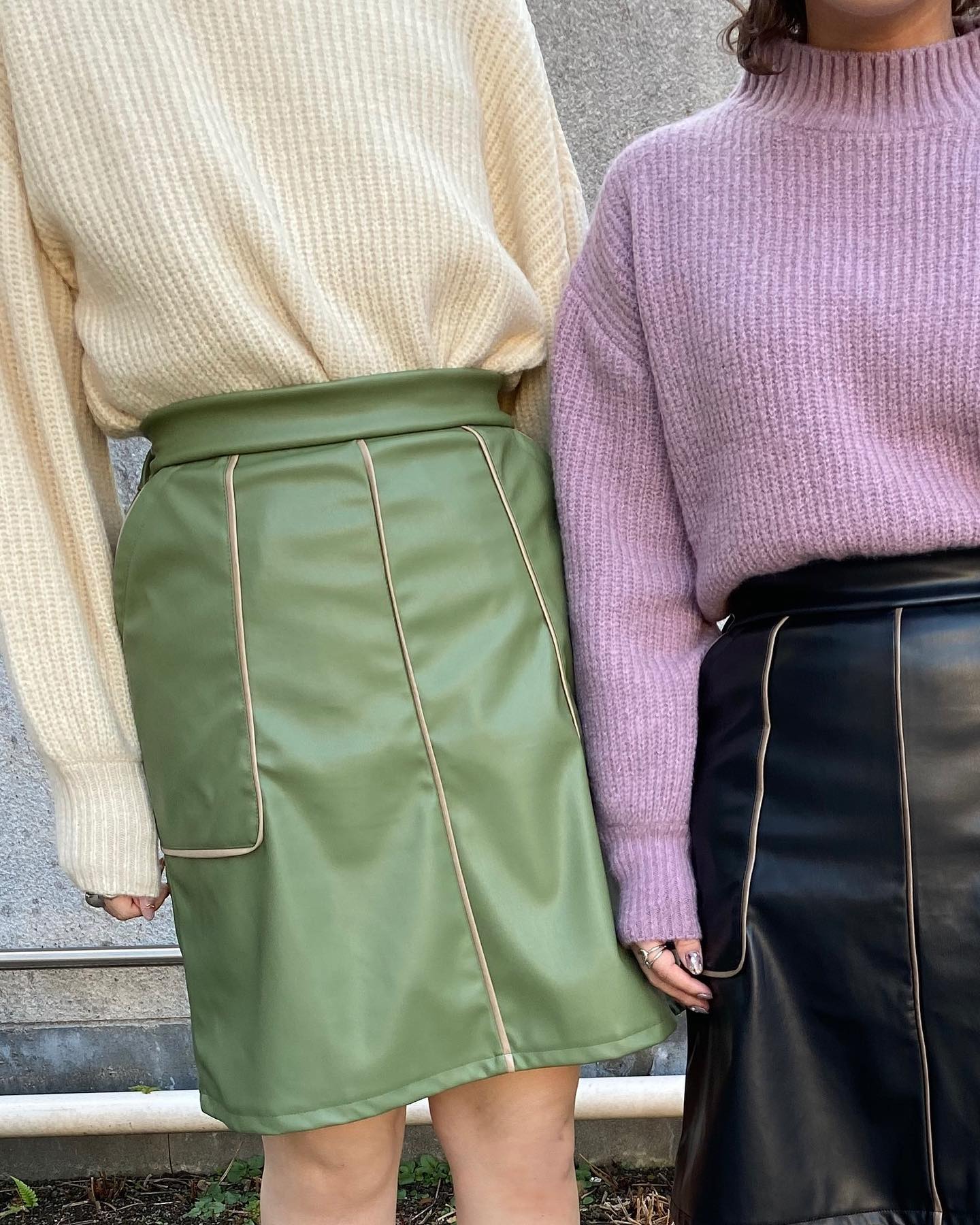 .【new color】﻿﻿?RW08003  ﾊﾟｲﾋﾟﾝｸﾞﾐﾃﾞｨSK ▷¥2,90 +tax(店舗今週入荷.ｵﾝﾗｲﾝ近日入荷予定)﻿∥color∥leather : green / black秋からﾛﾝｸﾞｾﾗｰのﾐﾃﾞｨｽｶｰﾄにﾄﾚﾝﾄﾞのﾚｻﾞｰ素材で新色をご用意ﾛﾝｸﾞﾌﾞｰﾂ合わせで一枚は持っておきたい #retrogirl_ootd#レトロガール#レトロガールコーデ#トレンドファッション#プチプラコーデ#パイピング #パイピングスカート#ミニスカート #ロングコート #ボアジャケット#冬コーデレトロガール　アリオ西新井店@3iiiuuu8 もっちー　157㎝レトロガール　錦糸町PARCO店@mi___u._.u みすず　　150㎝
