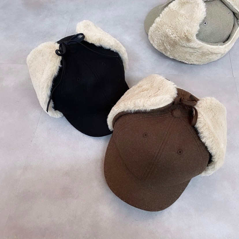 .【new arrival】﻿﻿﻿?CW037845B004 ﾌﾗｲﾄｷｬｯﾌﾟ▷¥1,900+tax﻿(店舗今週入荷.オンライン近日入荷予定)﻿﻿∥color∥﻿ beige / brown / black 小物も冬気分でﾌｧｰﾃﾞｻﾞｲﾝがｺｰﾃﾞのﾎﾟｲﾝﾄに#retrogirl_ootd#レトロガール#レトロガールコーデ#トレンドファッション#プチプラコーデ#フライトキャップ #ファーキャップ