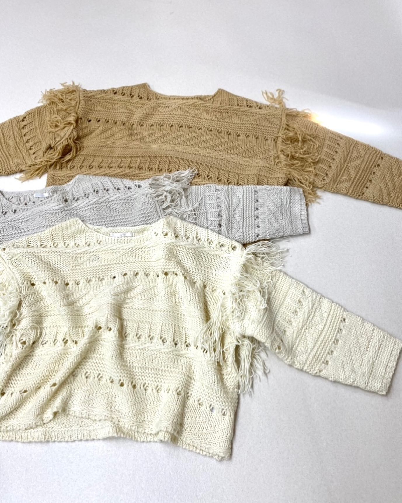 .【new arrival】﻿﻿﻿?RP156412T002 透かし編みﾆｯﾄPO▷¥3,190(税込)(店舗今週入荷予定.オンライン近日入荷予定)﻿﻿∥color∥﻿ white / yellow / L grey人気のﾌﾘﾝｼﾞﾃﾞｻﾞｲﾝから春まで着れる編みがかわいいﾆｯﾄが登場 #retrogirl_ootd#レトロガール#レトロガールコーデ#トレンドファッション#プチプラコーデ#フリンジ #フリンジニット #春ニット #春コーデ
