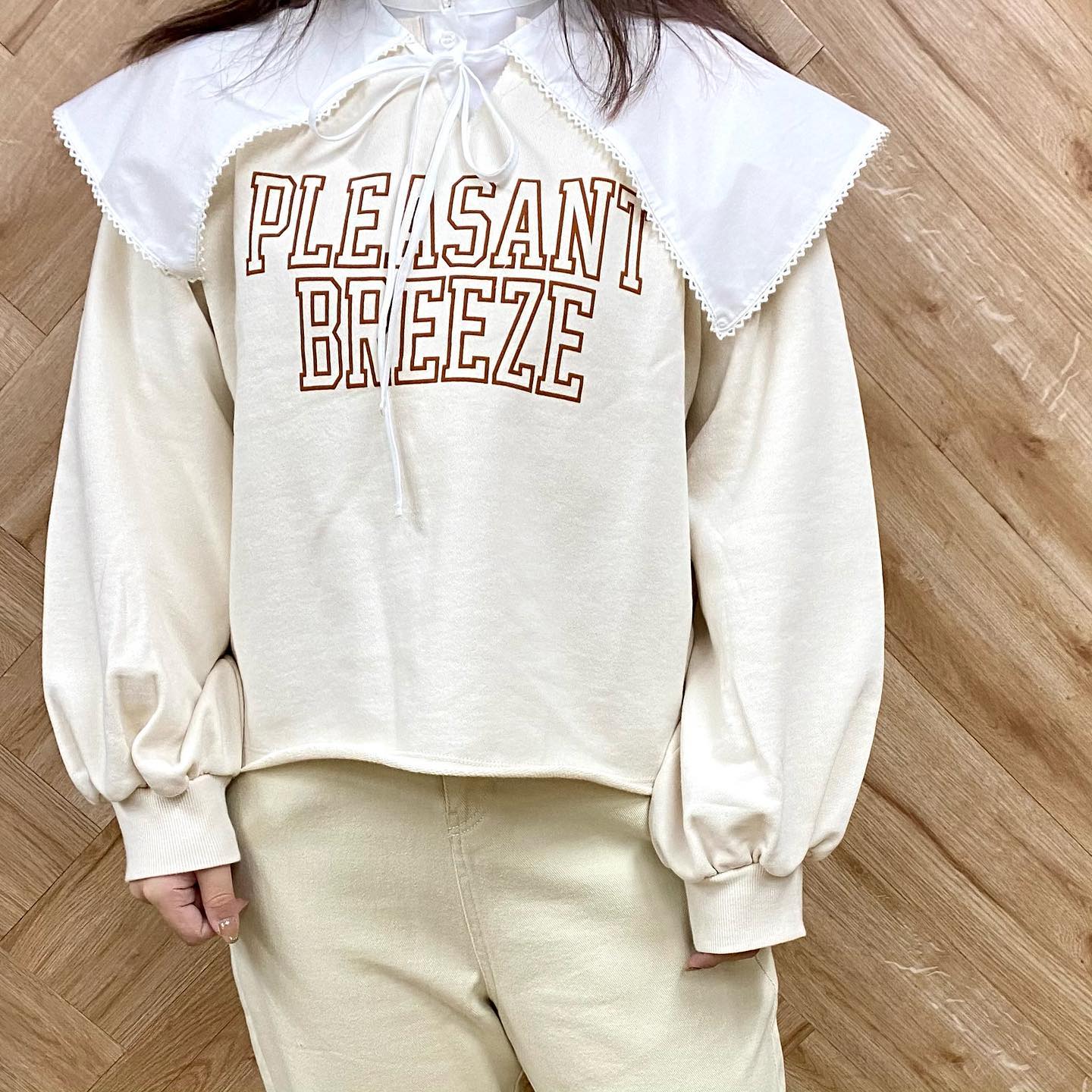 .【new arrival】﻿﻿﻿?RP154011B001  ﾛｺﾞｼｮｰﾄｳﾗｹﾄｯﾌﾟｽ▷¥2,190(税込)(店舗今週入荷.オンライン近日入荷予定)﻿﻿∥color∥﻿ white / L grey / blue﻿#retrogirl_ootd#レトロガール #レトロガールコーデ#トレンドファッション #プチプラコーデ#ロゴデザイン #ロゴトップス #でか襟 #襟 #レイヤードコーデ #ロープベルト #チェックスカート #マーメイドスカート