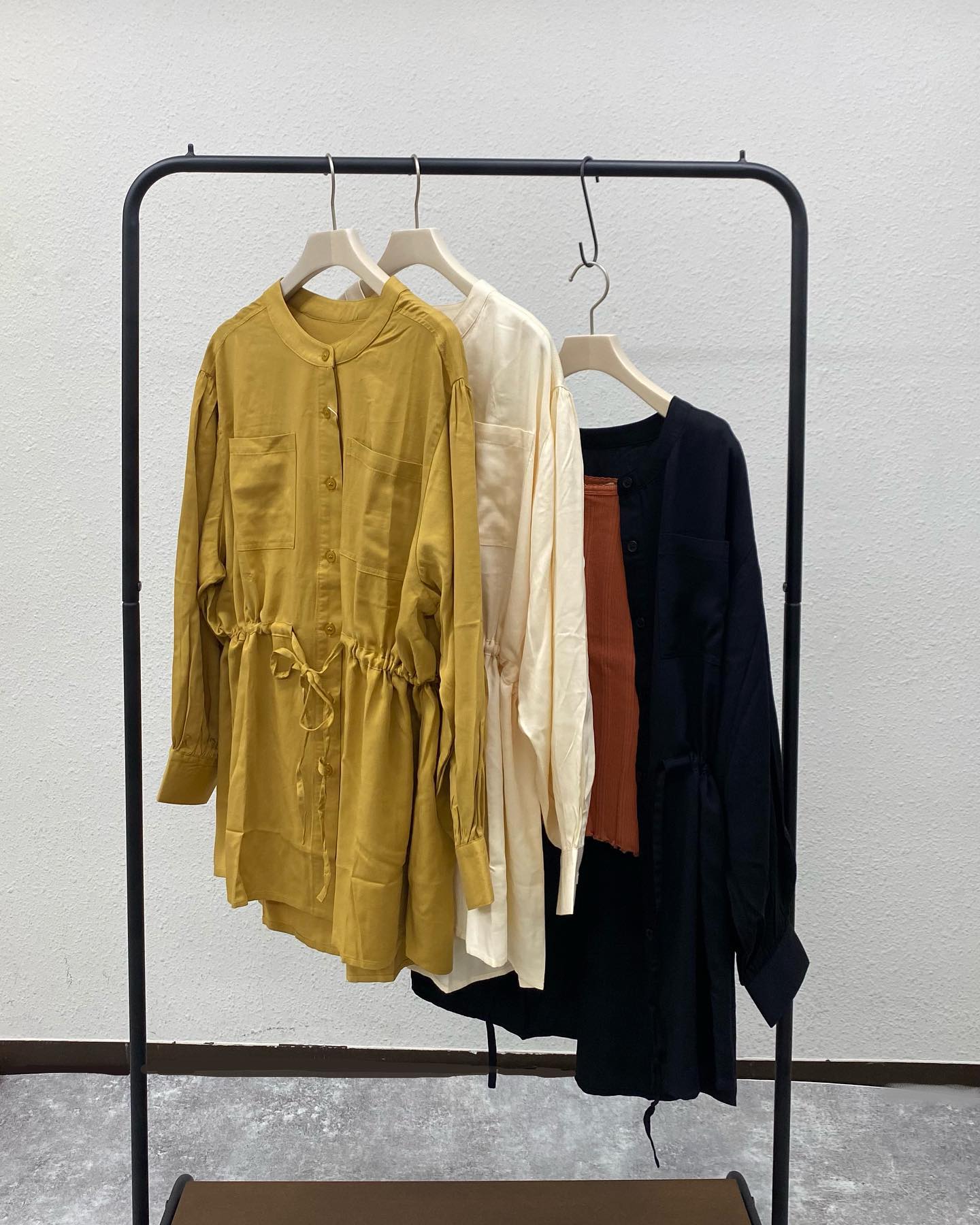 【new arrival】���? RF136623T001  ﾄﾞﾛｽﾄﾋﾞｯｸﾞｼｬﾂ▷¥3,190(税込) (一部店舗今週入荷.オンライン近日入荷) �∥color∥�white / yellow / black#retrogirl_ootd#レトロガール#レトロガールコーデ#トレンドファッション#プチプラコーデ#ドロスト #ビッグシャツ #ベロア #ベロアパンツ #プリーツパンツ #カジュアルコーデ #秋カラー #秋コーデ #2021aw #イエロー #マスタードカラー