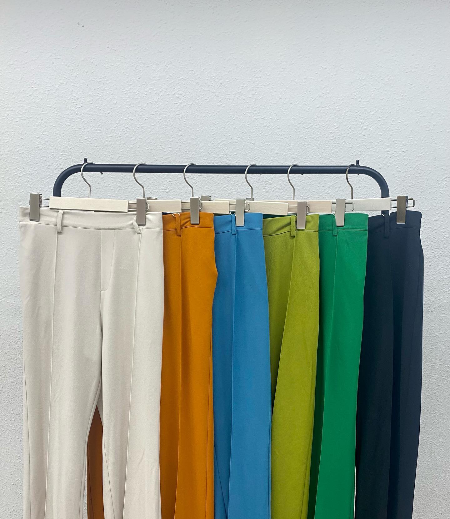 【New arrival】? RA236632N001ｾﾐﾌﾚｱﾊﾟﾝﾂ▷¥2,200(税込)(店舗.オンライン入荷中) ∥color∥white / orange/ litegreen / darkgreen / blue /  black#retrogirl_ootd#レトロガール#レトロガールコーデ#トレンドファッション#プチプラコーデ#冬カラー #冬コーデ #2021awfsfair#セミフレアパンツ　#パンツ　#カラーパンツ #カラーパンツコーデ