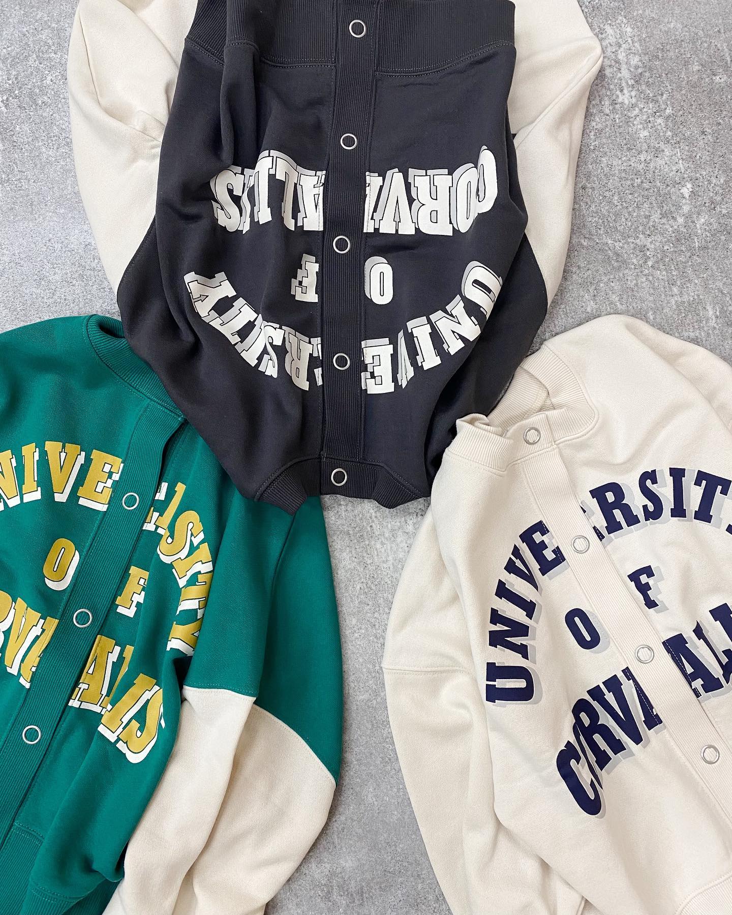 【new arrival】? RP257111B006ﾛｺﾞ起毛ｼｮｰﾄﾌﾞﾙｿﾞﾝ▷¥3,190(税込)(店舗.ｵﾝﾗｲﾝ入荷中)∥color∥white /  green / gray#retrogirl_ootd #レトロガール #レトロガールコーデ #プチプラアイテム #プチプラファッション #プチプラコーデ #春アイテム #春コーデ #トレンドアイテム #トレンドファッション #カラーコーデ #カラーアイテム #カラーファッション#プリーツスカート #マーメイドスカート #ブルゾン　#トレーナー　#ロゴトレーナー