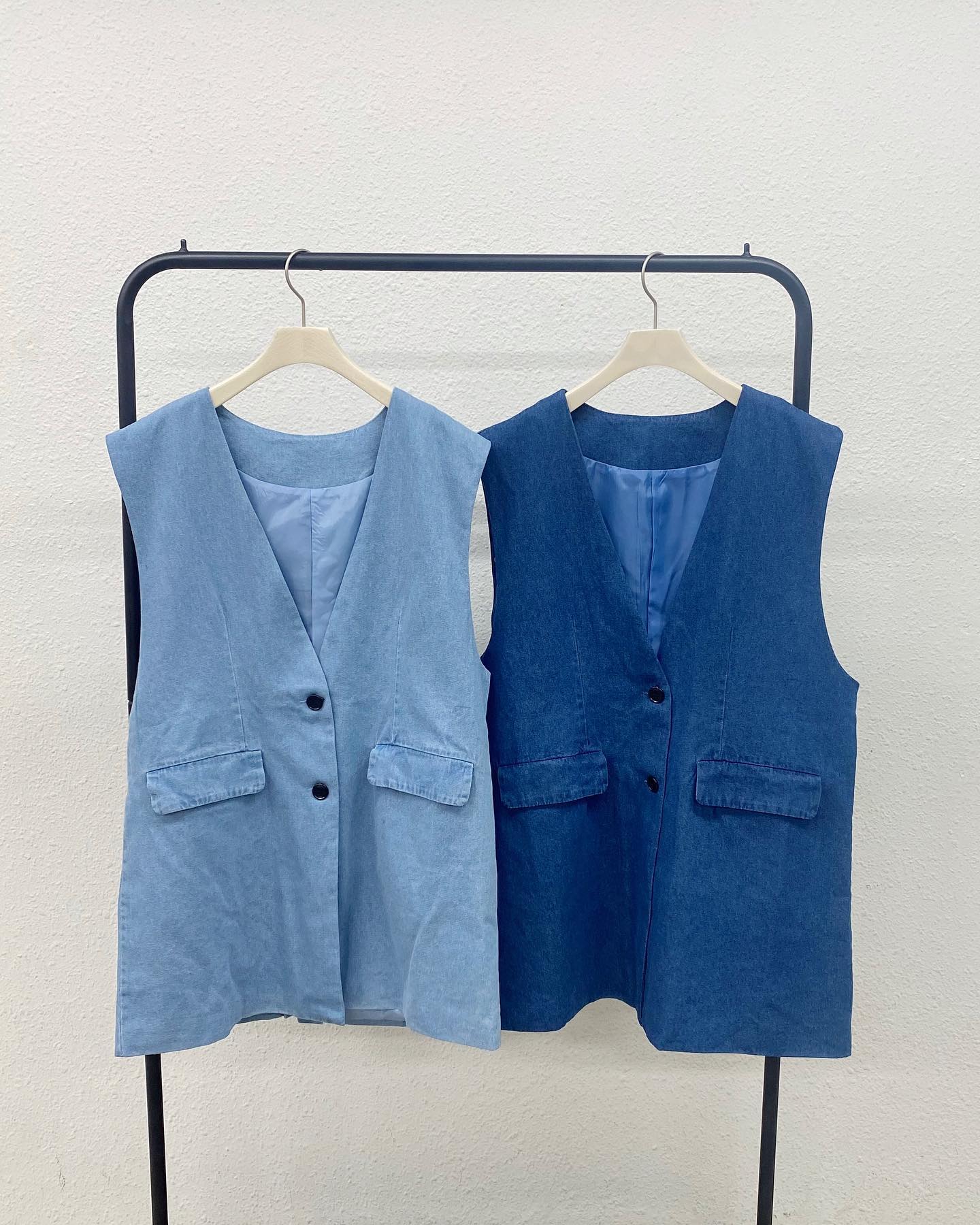 【new arrival】⁡? RM236621N001ﾎﾟｹ付きﾃﾞﾆﾑﾍﾞｽﾄ▷¥4,290(税込)(店舗.ｵﾝﾗｲﾝ入荷中)⁡liteblue / darkblue#retrogirl_ootd #レトロガール #レトロガールコーデ #プチプラアイテム #プチプラファッション #プチプラコーデ #春アイテム #春コーデ #トレンドアイテム #トレンドファッション #カラーコーデ #カラーアイテム #カラーファッション #ベスト　#デニムベスト　#ベストコーデ
