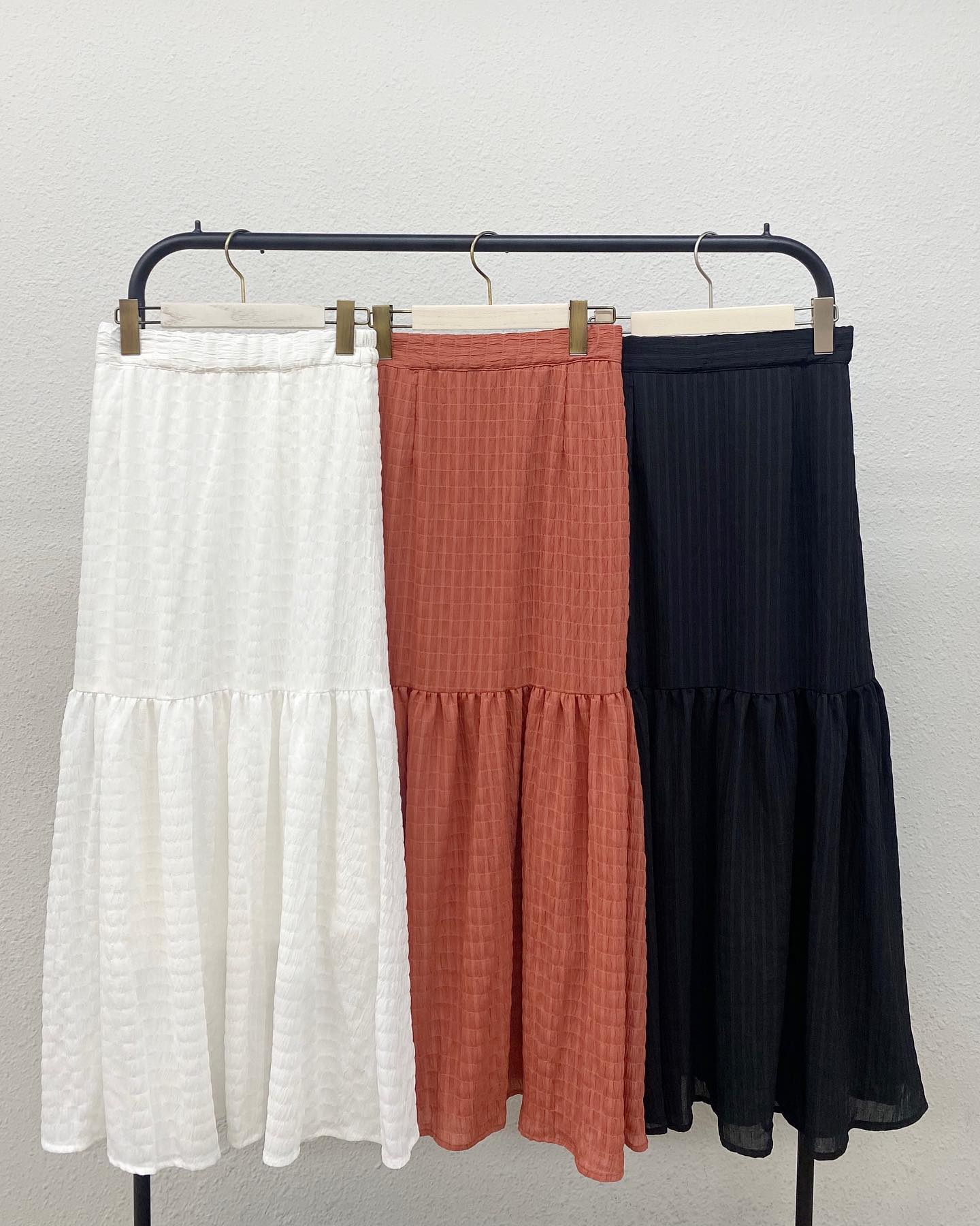 【new arrival】⁡? RS256631G001ﾌｸﾚﾃｨｱｰﾄﾞｽｶｰﾄ▷¥3,190(税込)(店舗入荷中,ｵﾝﾗｲﾝ近日入荷)⁡white / orange / black#retrogirl_ootd #レトロガール #レトロガールコーデ #プチプラアイテム #プチプラファッション #プチプラコーデ #春アイテム #春コーデ #トレンドアイテム #トレンドファッション #カラーコーデ #カラーアイテム #カラーファッション #ティアードスカート