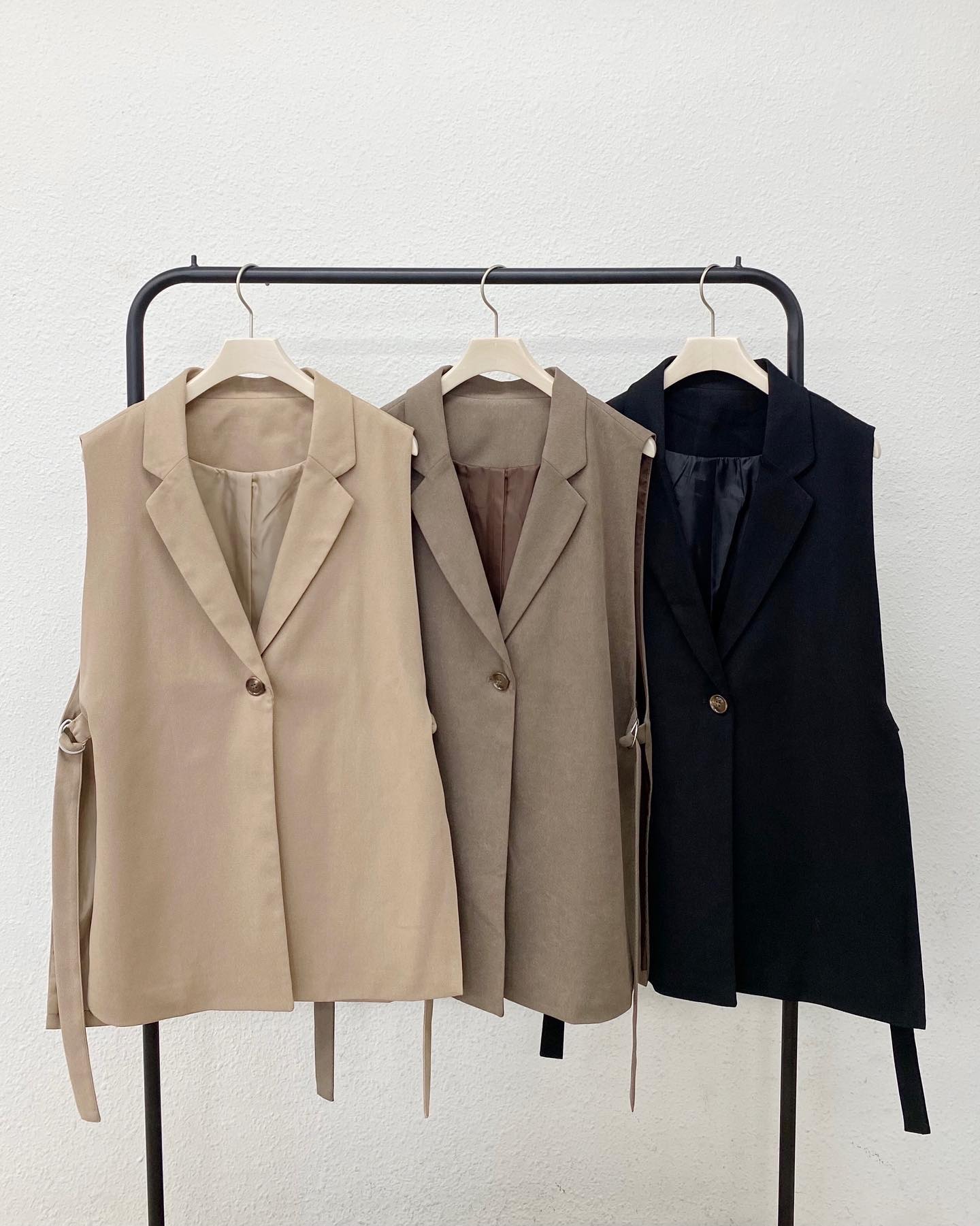 【new arrival】⁡?RF256623T001起毛ｵｰﾌﾟﾝｻｲﾄﾞﾍﾞｽﾄ▷¥3,190(税込)(店舗入荷中.ｵﾝﾗｲﾝ近日入荷)beige / brown / black#retrogirl_ootd #レトロガール #レトロガールコーデ #プチプラアイテム #プチプラファッション #プチプラコーデ  #秋アイテム　#秋カラー　#ベスト #ベストコーデ #オープンサイドベスト