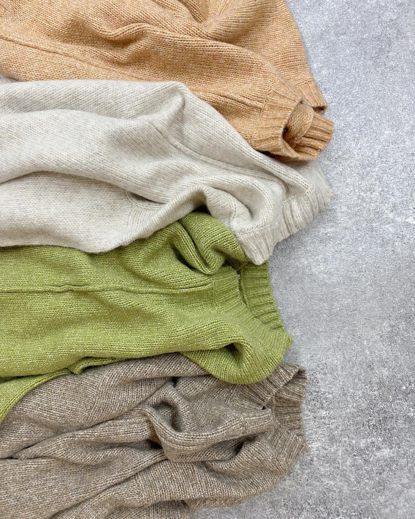 【new arrival】?RW280012T001アウトリッキングMIXニット▷¥3,190(税込)(店舗今週入荷.オンライン近日入荷)white / orange / brown / green#retrogirl_ootd #レトロガール #レトロガールコーデ #プチプラアイテム #プチプラファッション #プチプラコーデ #秋アイテム #秋カラー #ニットコーデ #ニット #冬アイテム #冬カラー