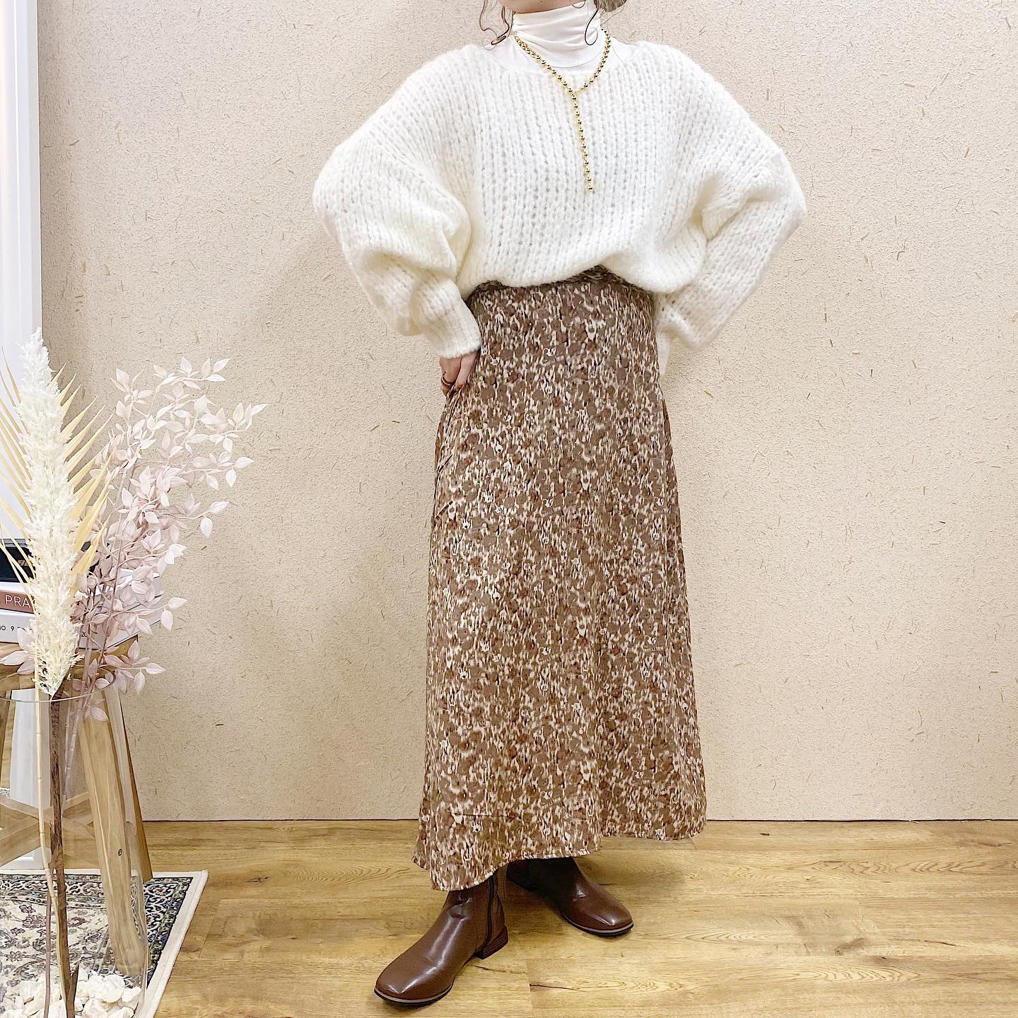.﻿﻿﻿︎turtle long t﻿ ¥2,530﻿﻿﻿︎loose knit﻿ ¥5,390﻿﻿﻿︎prim skirt﻿ ¥5,390﻿﻿﻿﻿﻿﻿﻿#ur_melty #ユアメルティ﻿#ニット #ざっくり編みニット #ニットコーデ﻿#柄スカート #柄スカートコーデ #スカートコーデ﻿#淡色女子 #韓国ファッション #韓国風﻿#오오티디 #데일리룩 #패션 #패션스타그램 #옷스타그램﻿#일본패션 #유아멜티 #코디 #코디스타그램