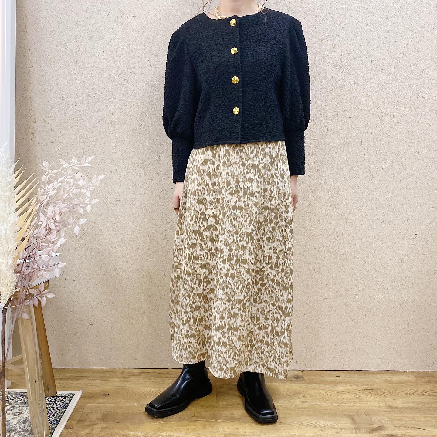 .﻿﻿﻿︎vintage like blouse﻿ ¥5,390﻿﻿﻿︎prim skirt﻿ ¥5,390﻿﻿﻿﻿﻿﻿﻿﻿#ur_melty #ユアメルティ﻿#柄スカート #柄スカートコーデ﻿#ブラウス #ブラウスコーデ﻿#黒コーデ﻿ #韓国風 #韓国ファッション﻿#오오티디 #데일리룩 #패션 #패션스타그램 #옷스타그램﻿#일본패션 #유아멜티 #코디 #코디스타그램