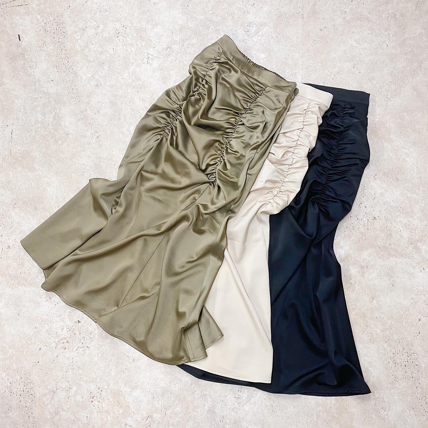 .﻿﻿﻿︎W shirring mermaid skirt ¥4,290﻿﻿﻿﻿﻿﻿﻿﻿#ur_melty #ユアメルティ﻿#シャーリングスカート #スカートコーデ﻿#デザインスカート #デザインスカートコーデ#カラースカート #韓国ファッション﻿#오오티디 #데일리룩 #패션 #패션스타그램 #옷스타그램﻿#일본패션 #유아멜티 #코디 #코디스타그램